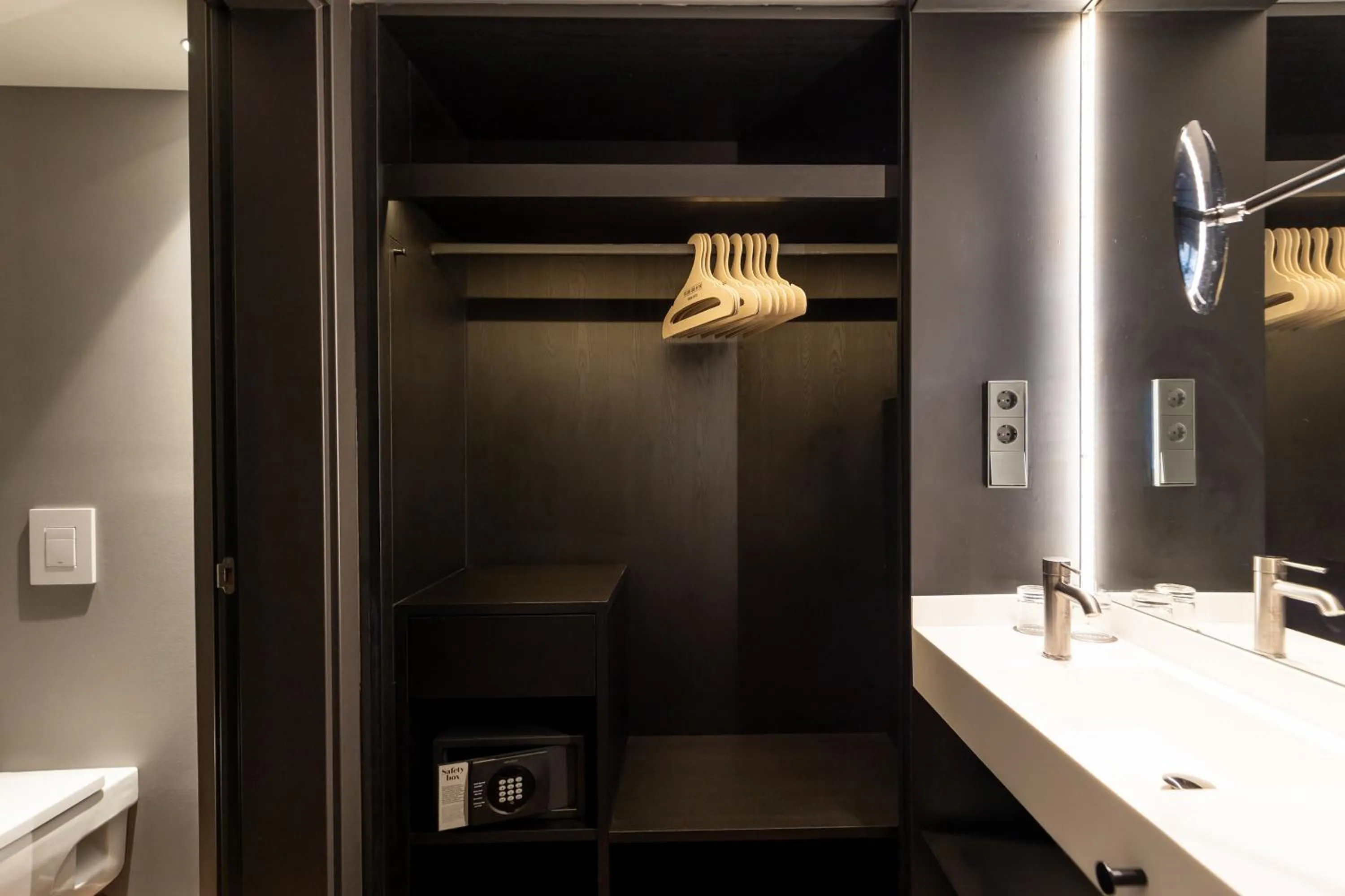 Bathroom in Yurbban Ramblas Boutique Hotel