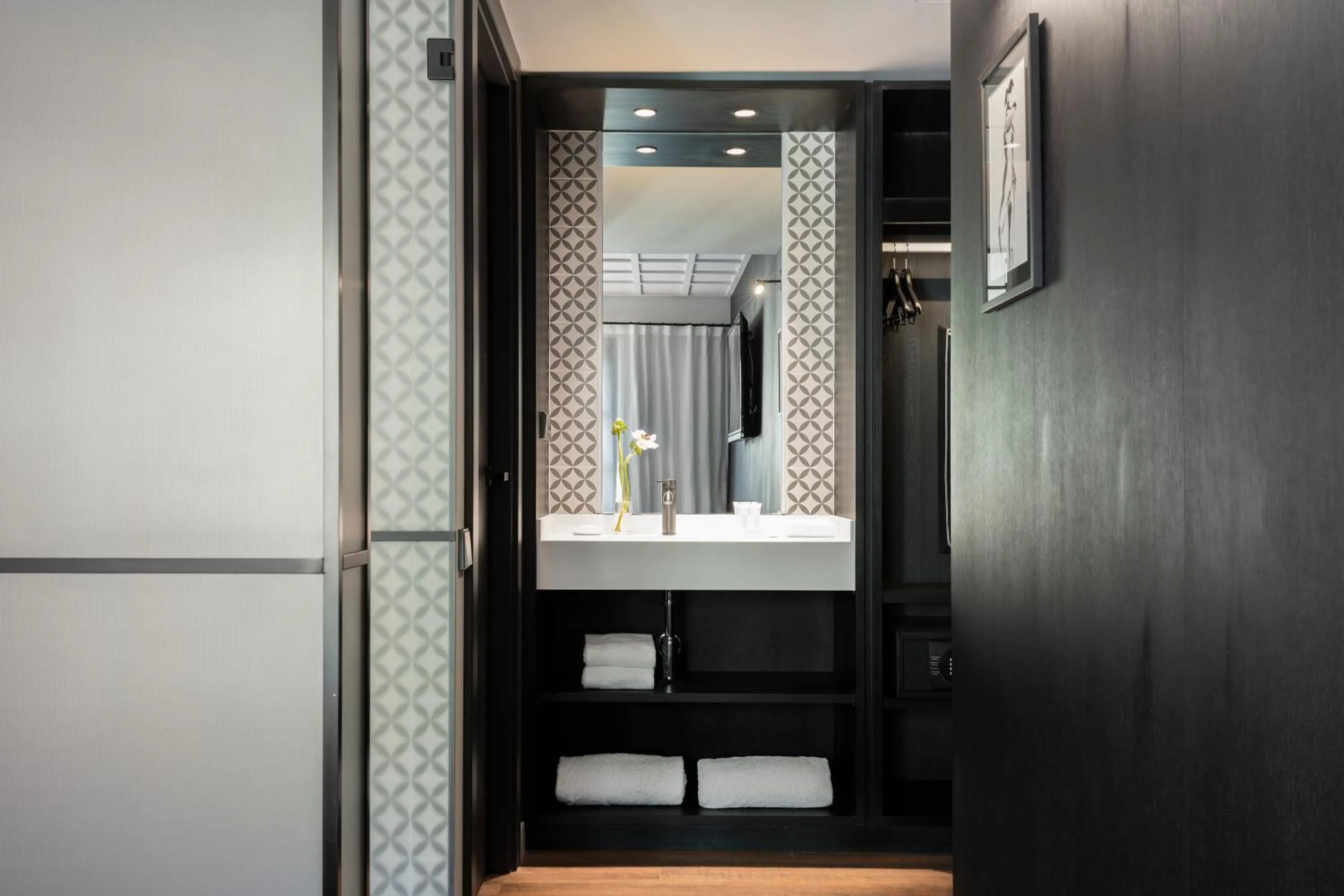 Bathroom in Yurbban Ramblas Boutique Hotel