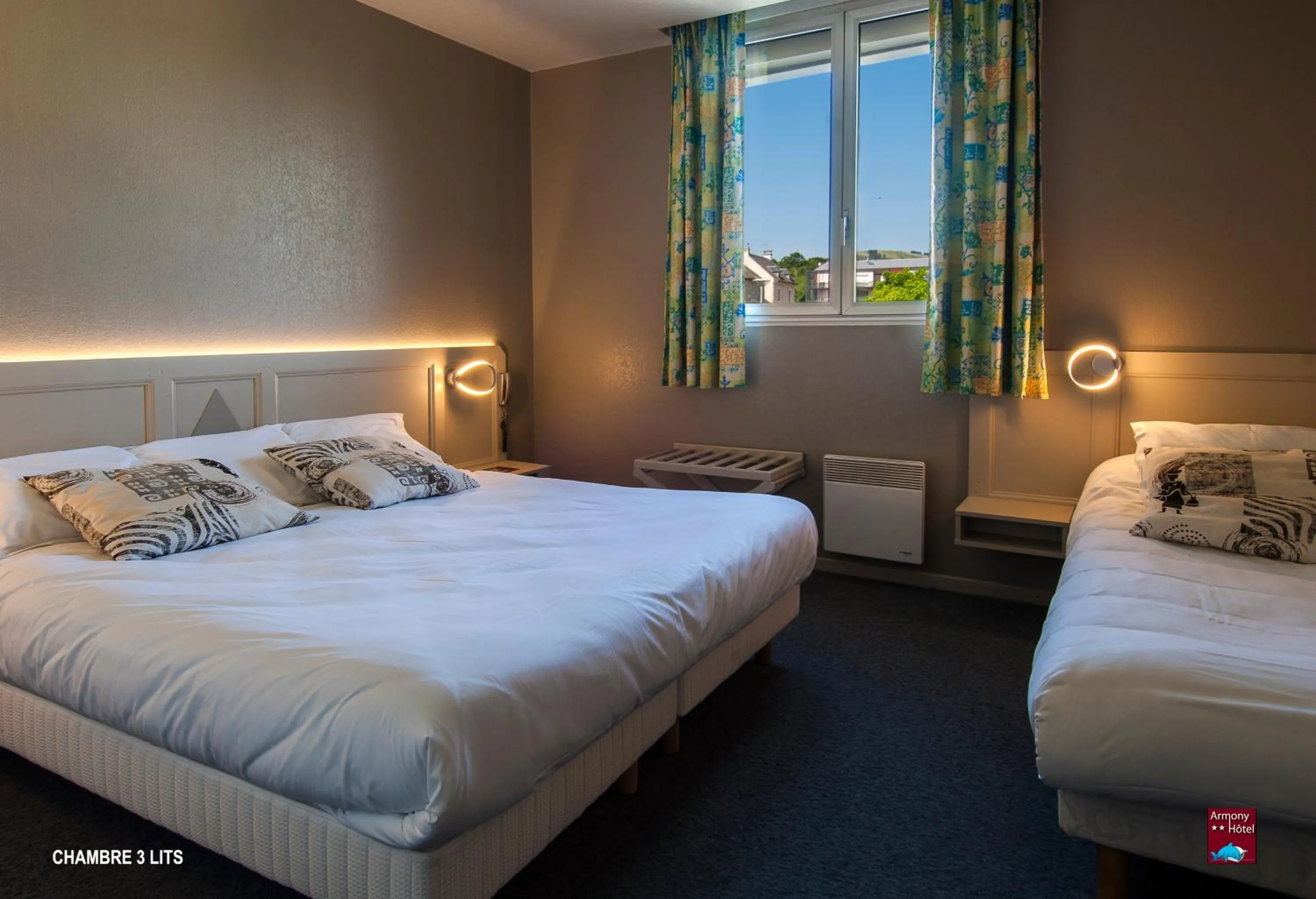 Triple Room with Private Bathroom in Hôtel Armony