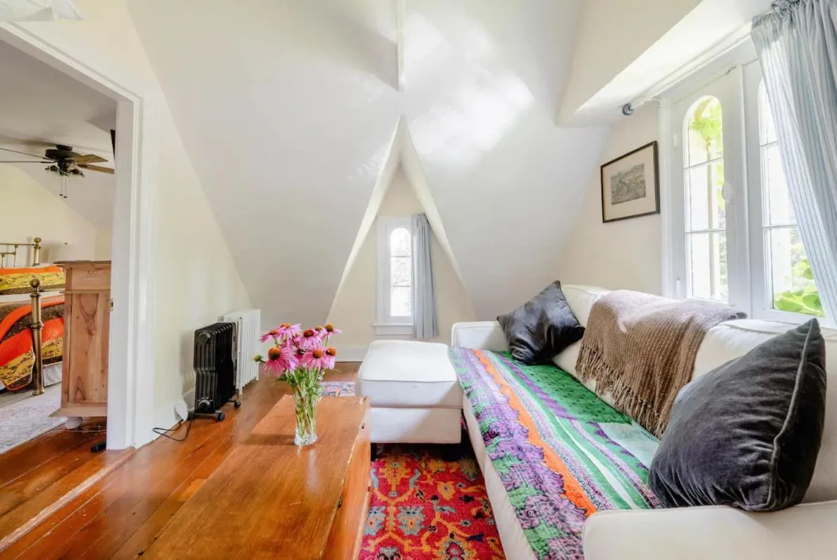 Living room, Bed in The Gables of Rhinebeck