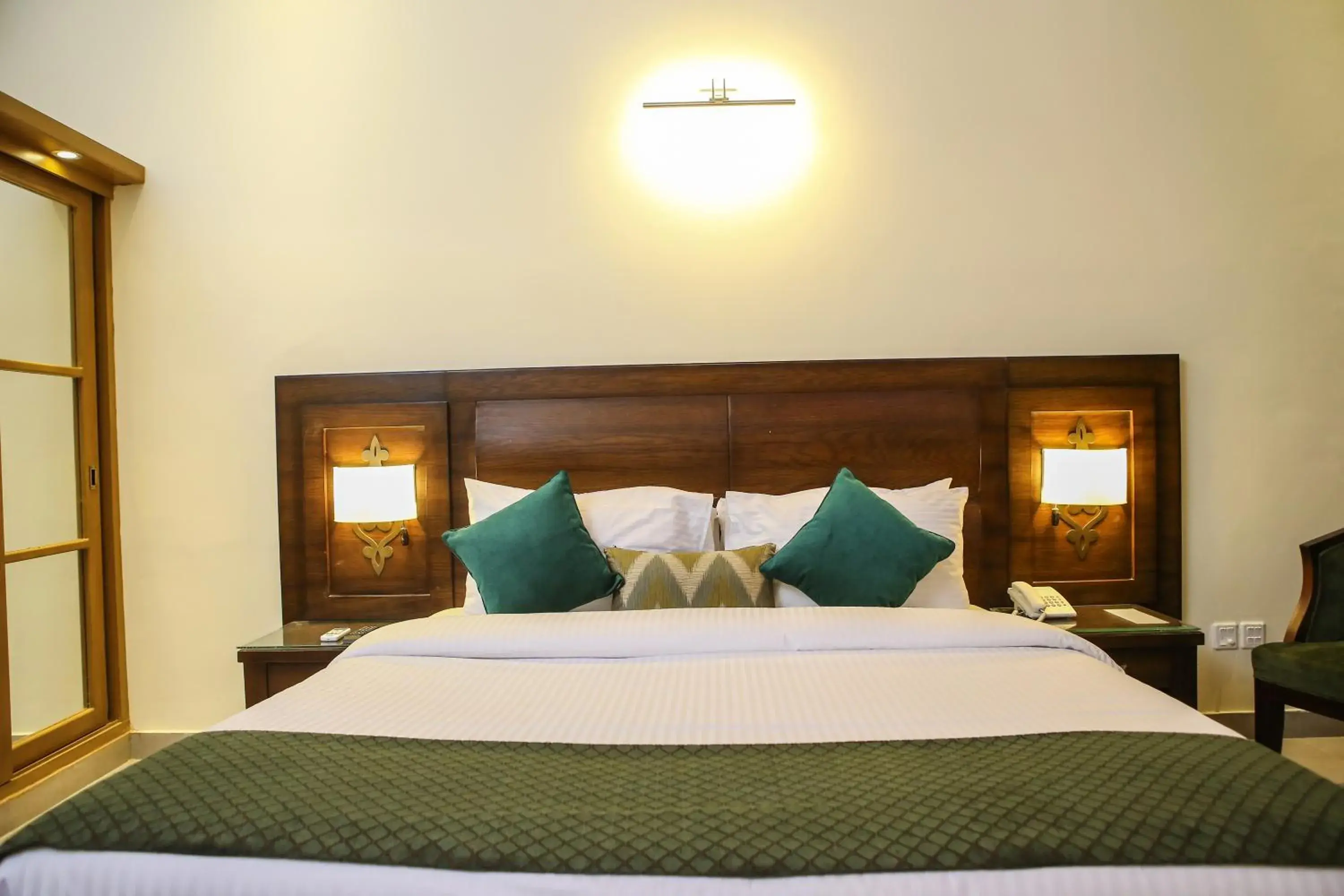 Dining area, Bed in Dreamworld Resort, Hotel & Golf Course Dining area, Bed in Dreamworld Resort, Hotel & Golf Course