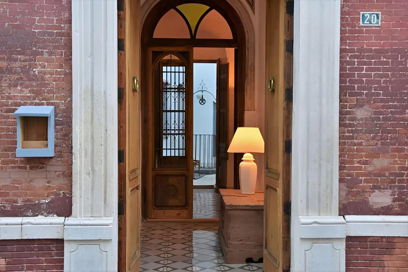 Facade/entrance in Casa Almara