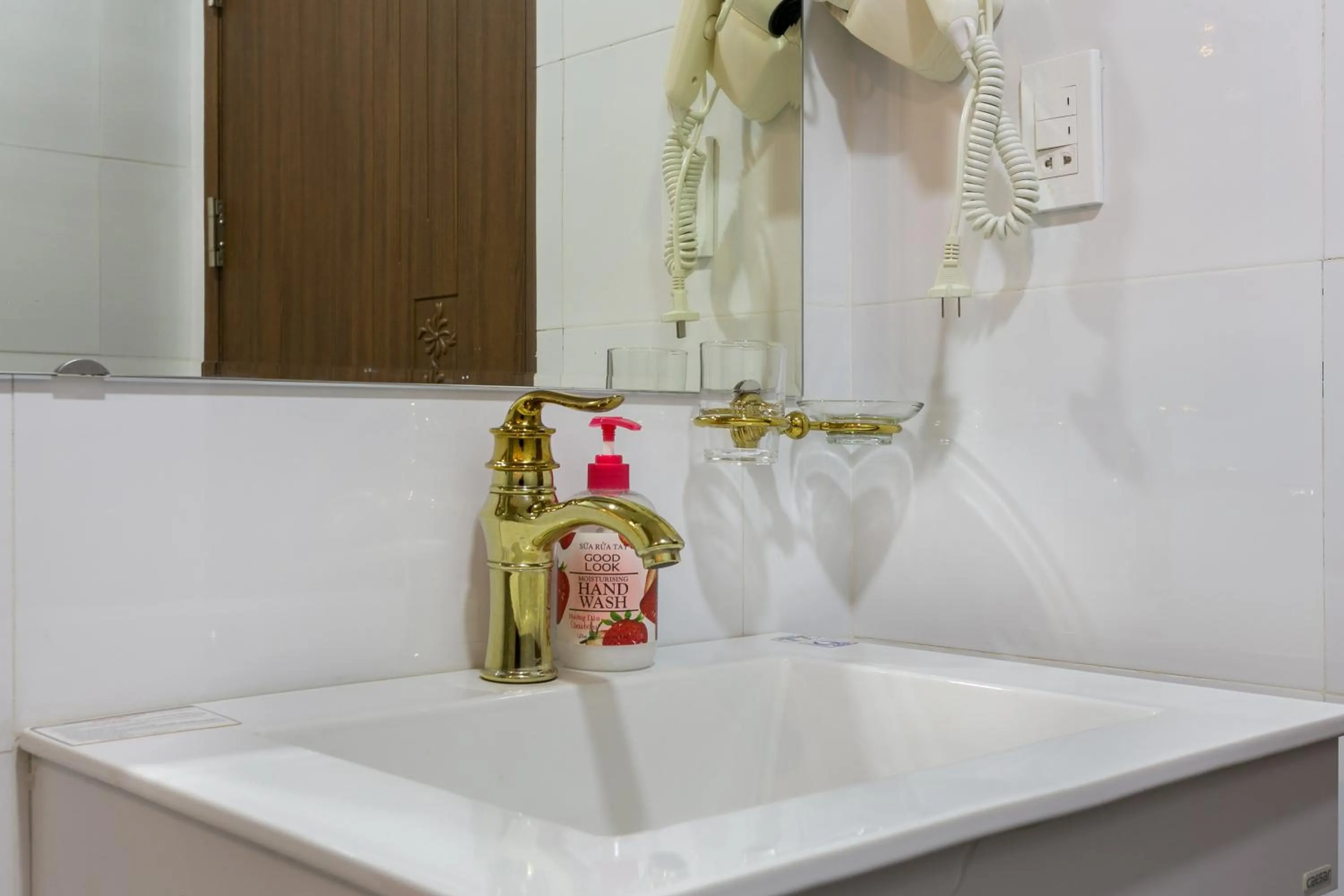Bathroom in Indochine Ben Thanh Hotel & Apartments