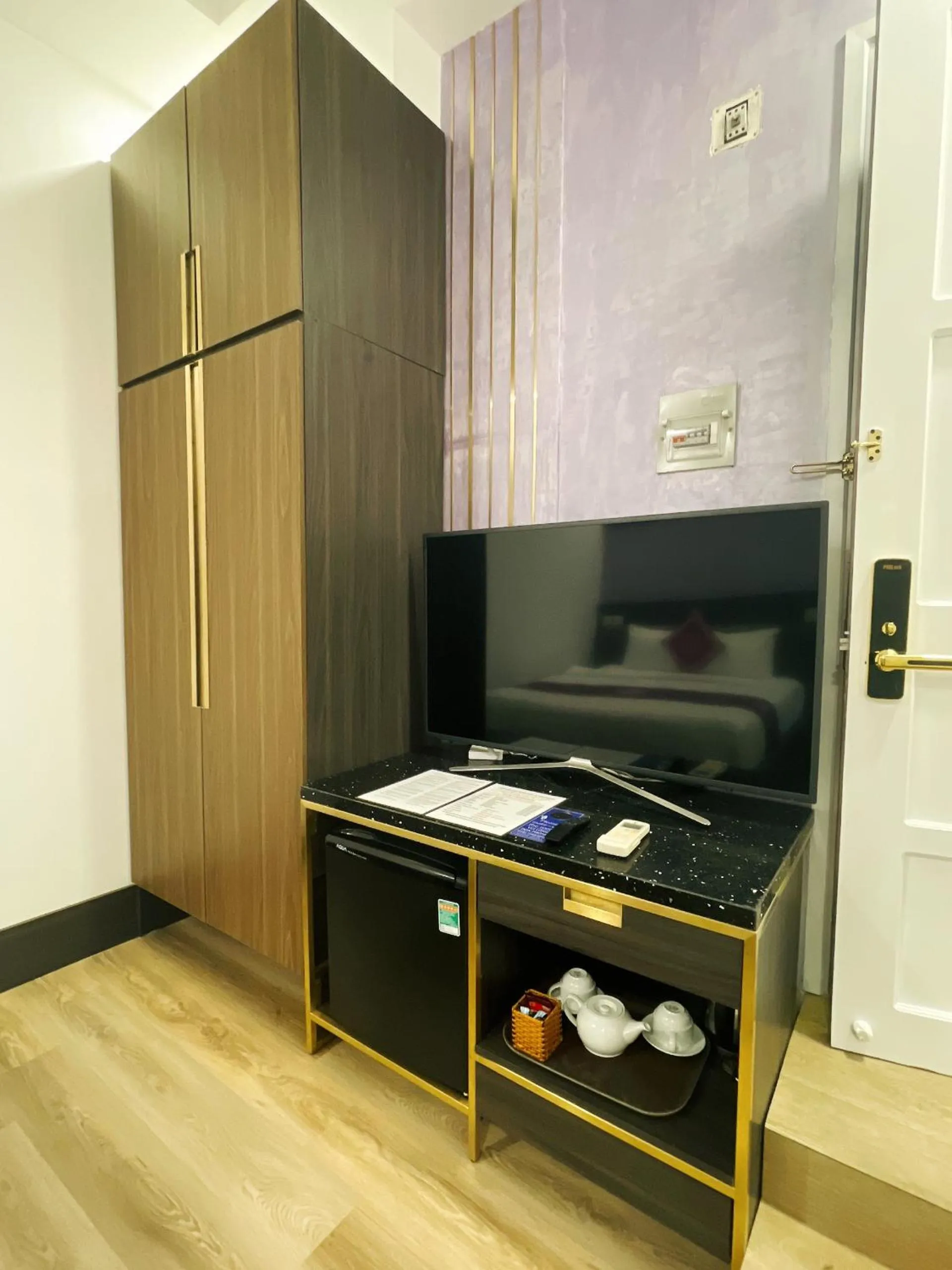 TV and multimedia in Indochine Ben Thanh Hotel & Apartments