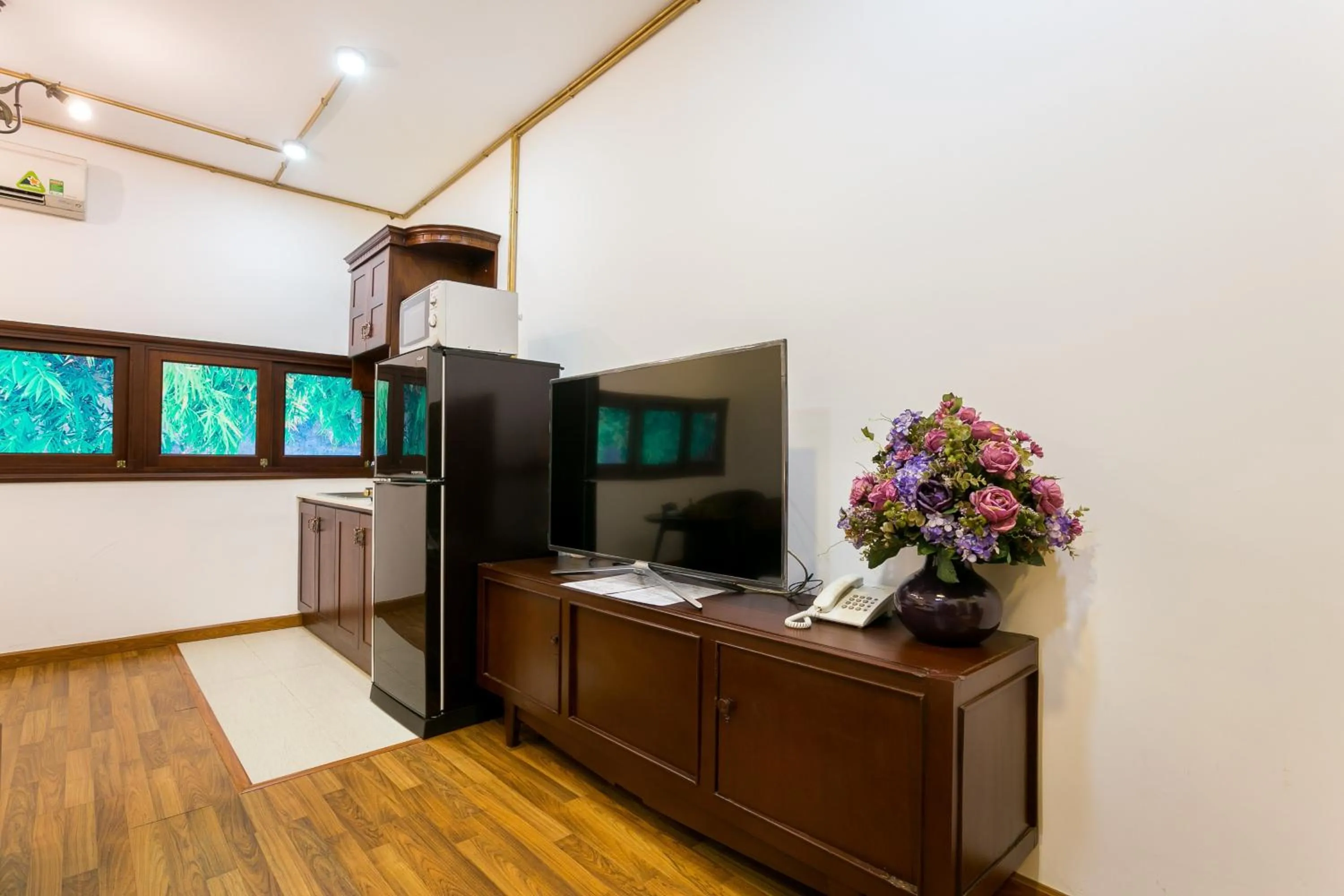 TV and multimedia in Indochine Ben Thanh Hotel & Apartments