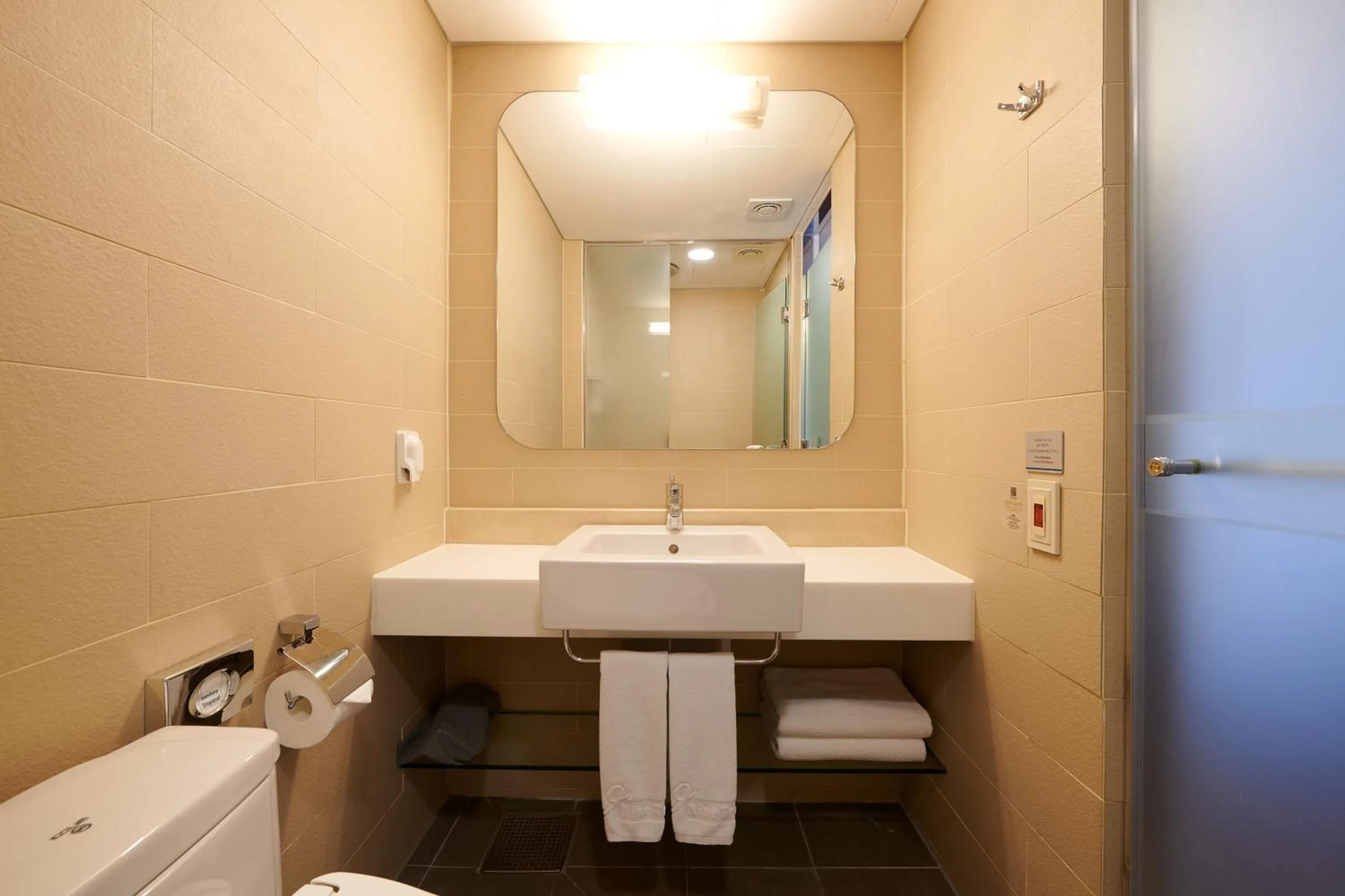 Shower in Nine Tree by Parnas Seoul Myeongdong 1