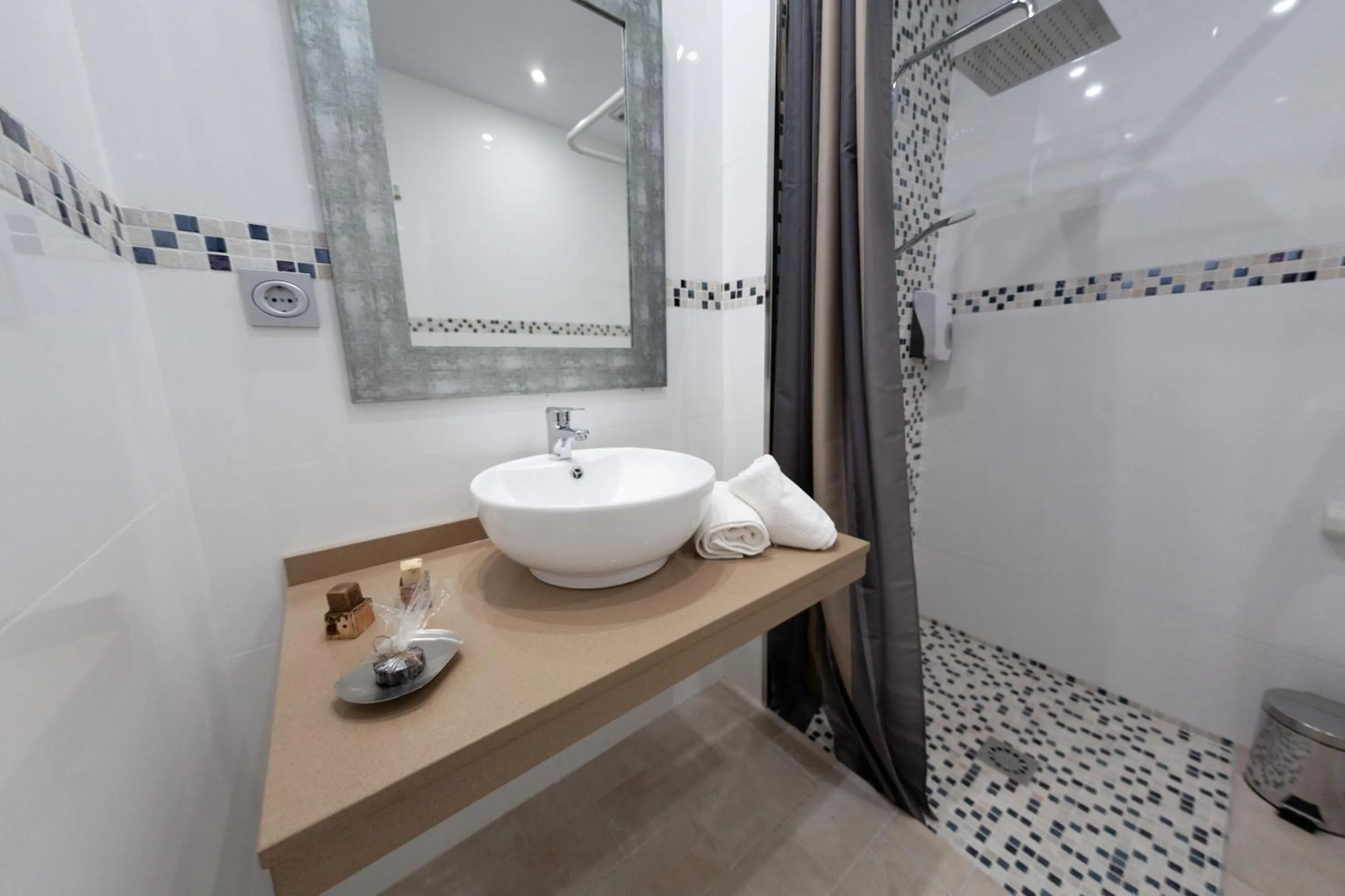 Bathroom in Hercules Boutique Hotel