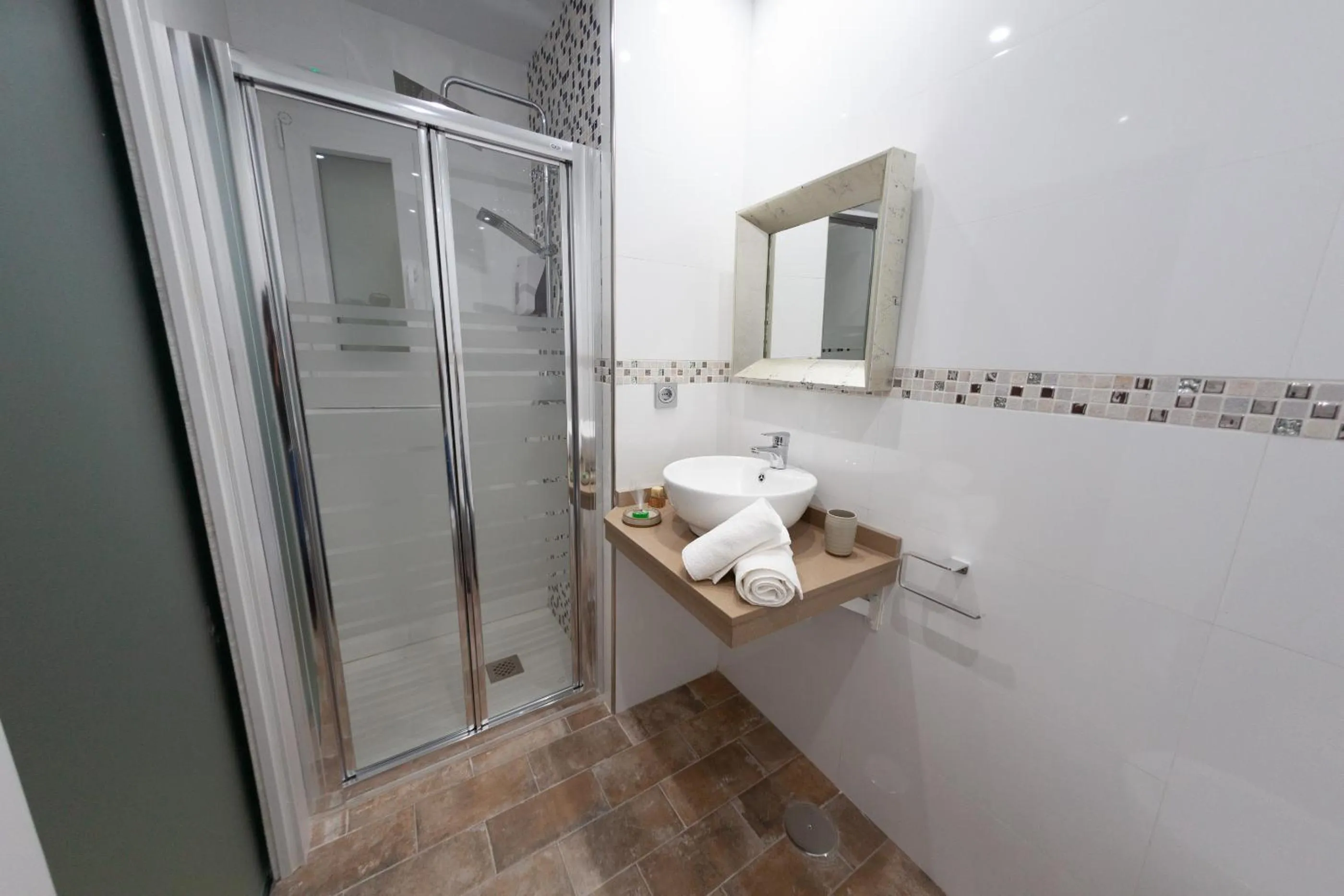 Shower in Hercules Boutique Hotel