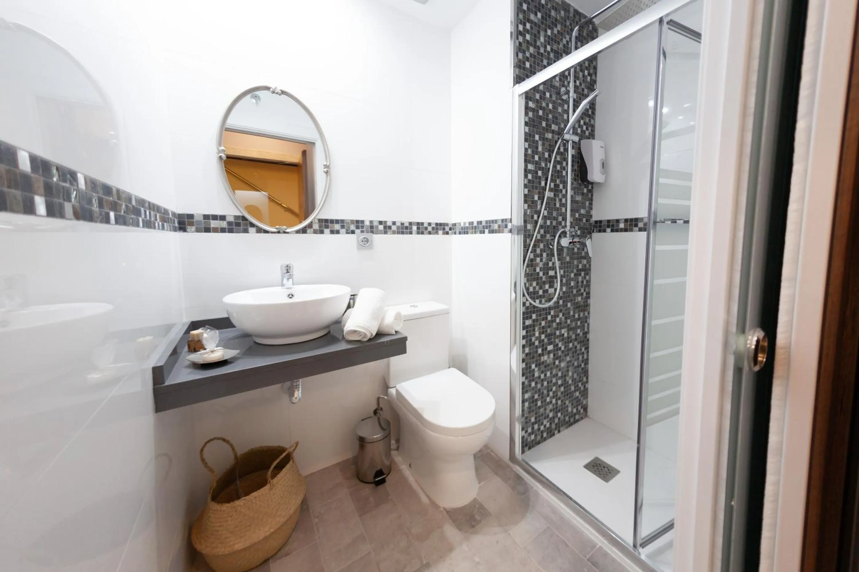 Shower in Hercules Boutique Hotel