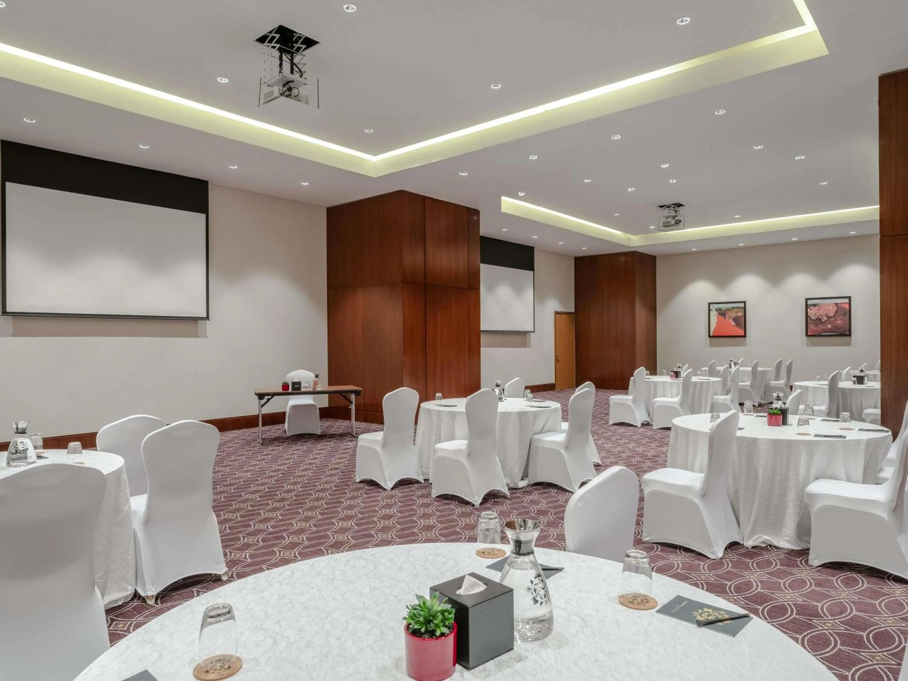 Meeting/conference room in Swissôtel Living Al Ghurair Dubai - Deira - Apartments