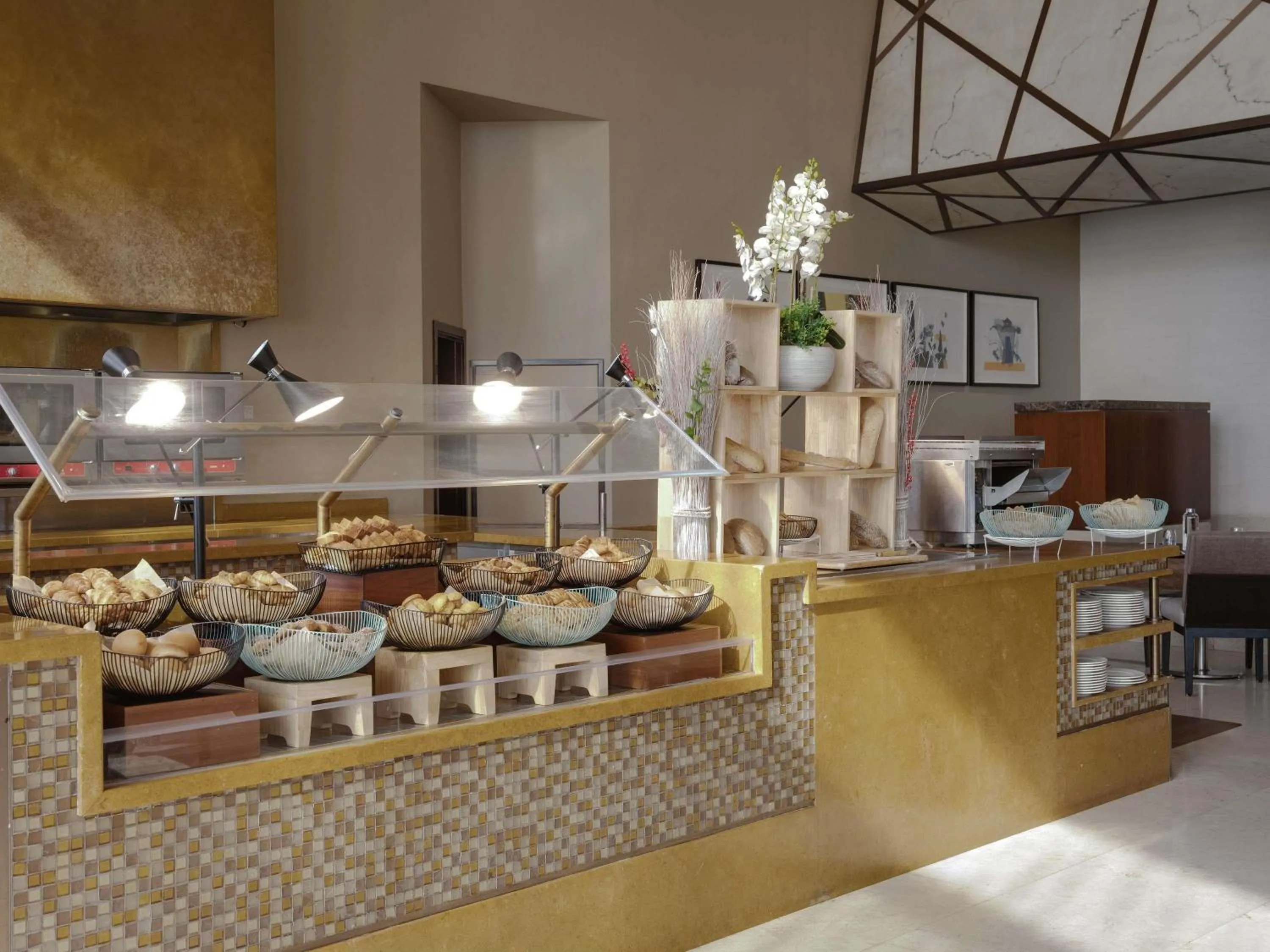 Breakfast in Swissôtel Living Al Ghurair Dubai - Deira - Apartments