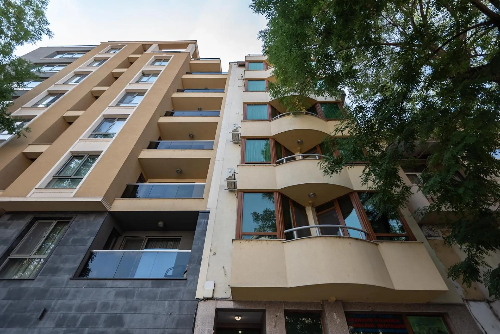 Property building in RIVERSIDE APARTMENTS PLOVDIV with free parking