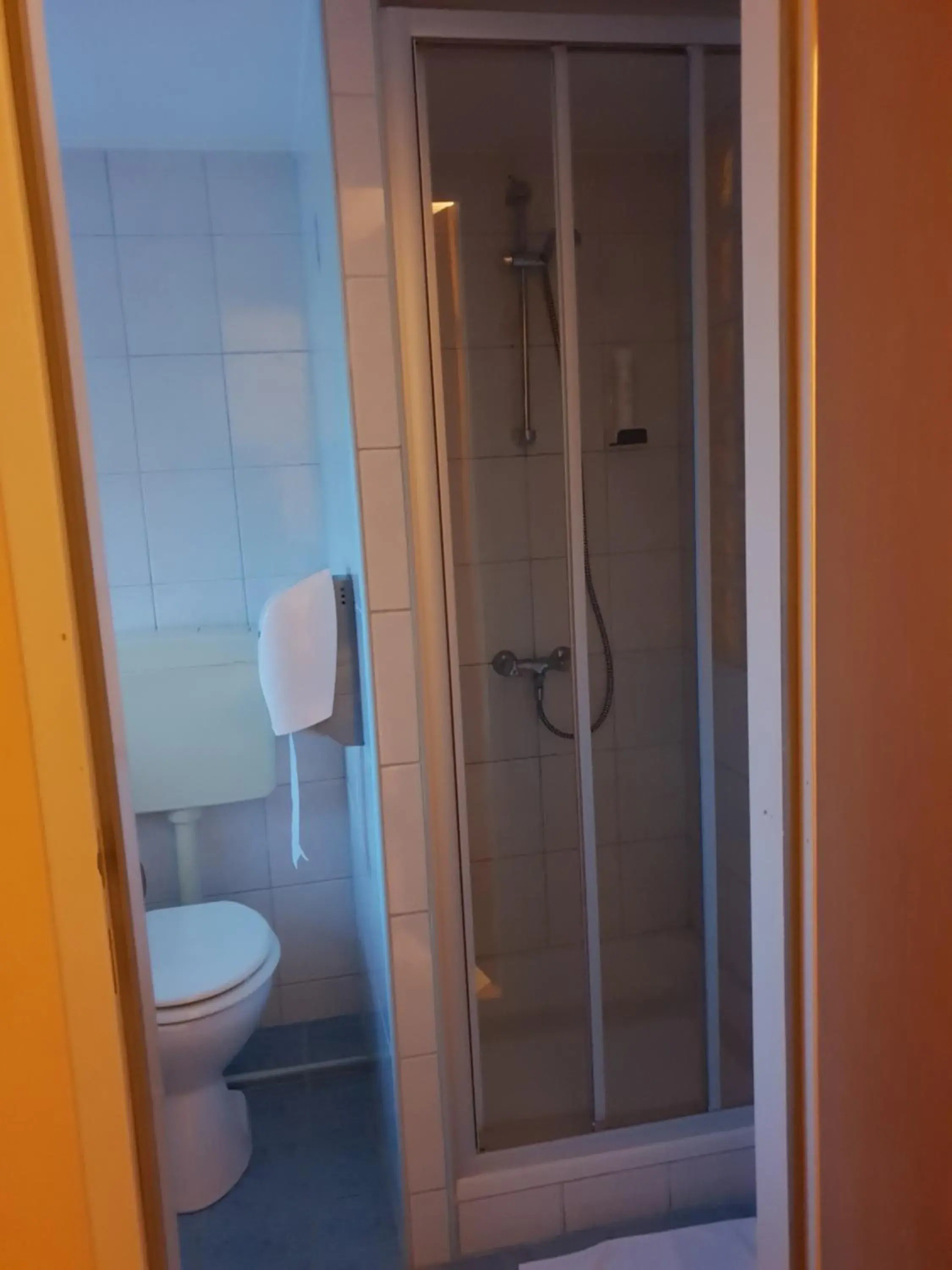 Budget Twin Room - single occupancy in Pirates Hotel Budget Twin Room - single occupancy in Pirates Hotel