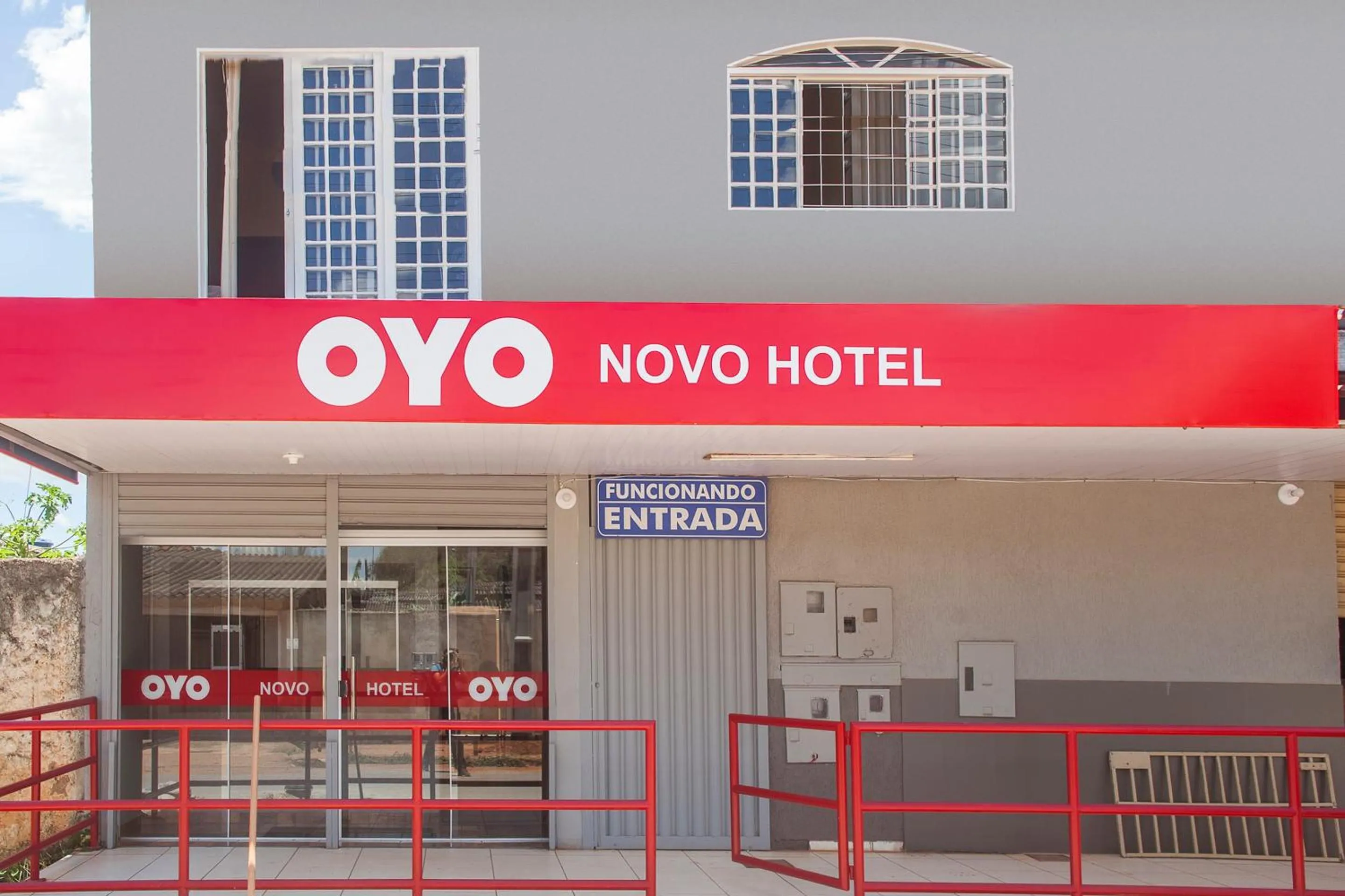 Facade/entrance in OYO M&J Hotel