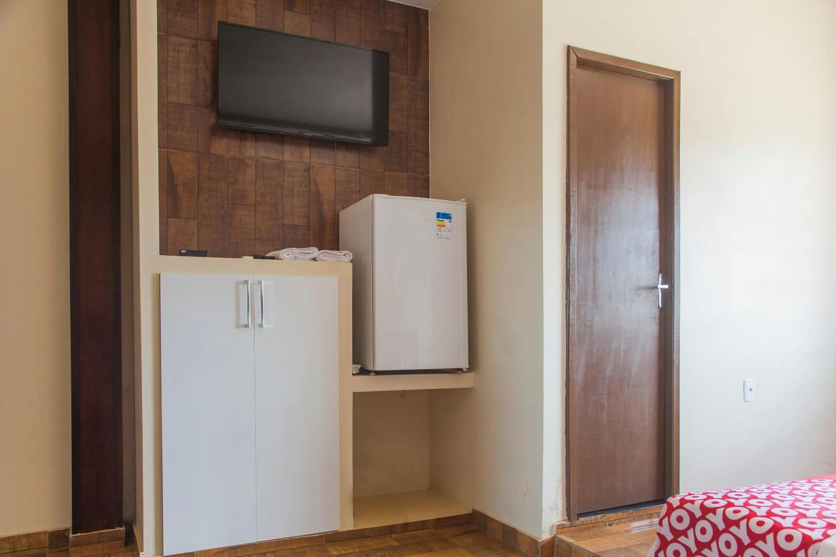 Bedroom in OYO M&J Hotel