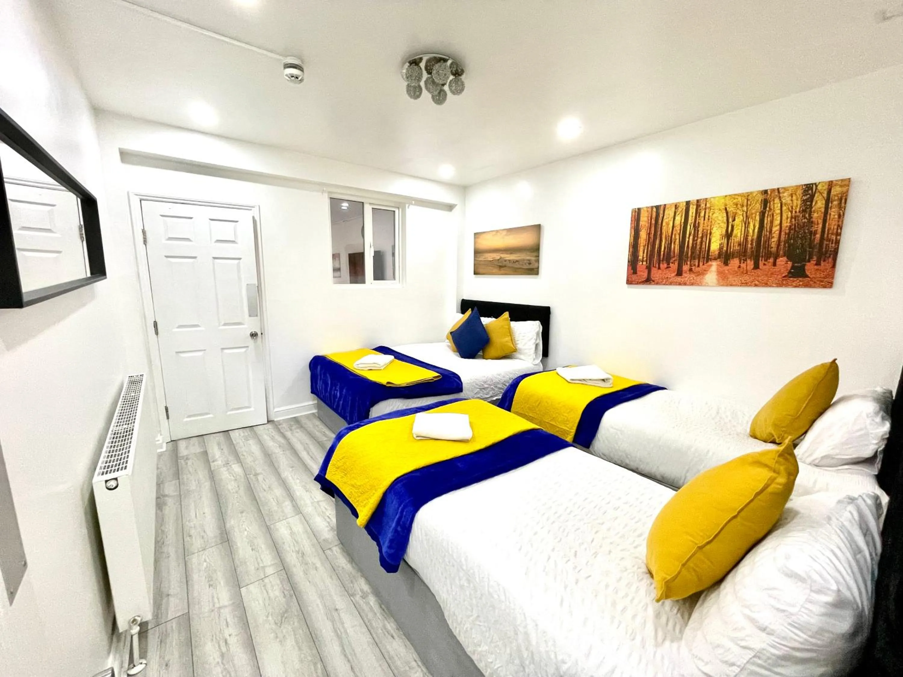 Bed in 2 Bedrooms Ground floor House, Kitchen, Reception and Private Garden, Parking
