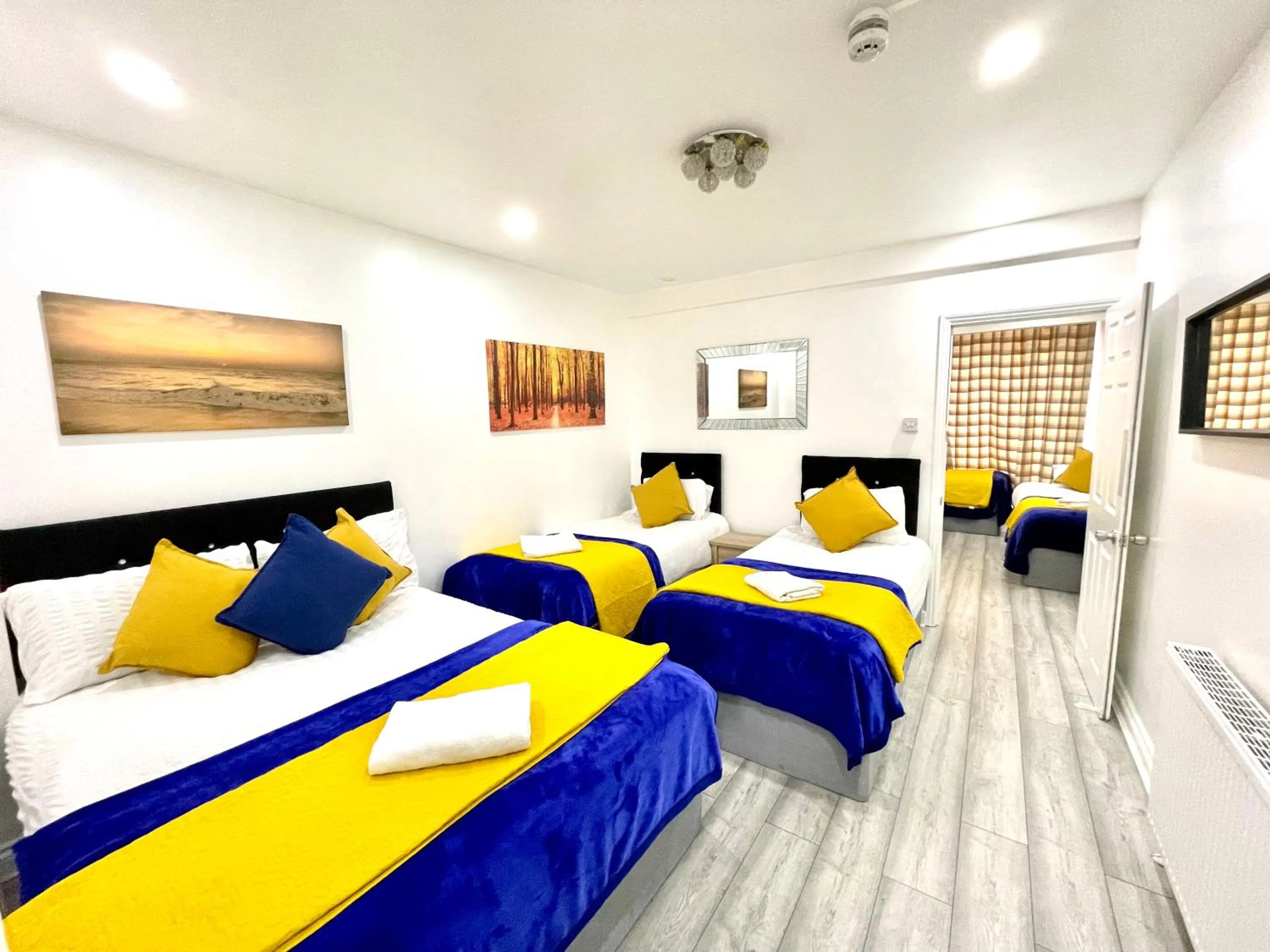 Bed in 2 Bedrooms Ground floor House, Kitchen, Reception and Private Garden, Parking