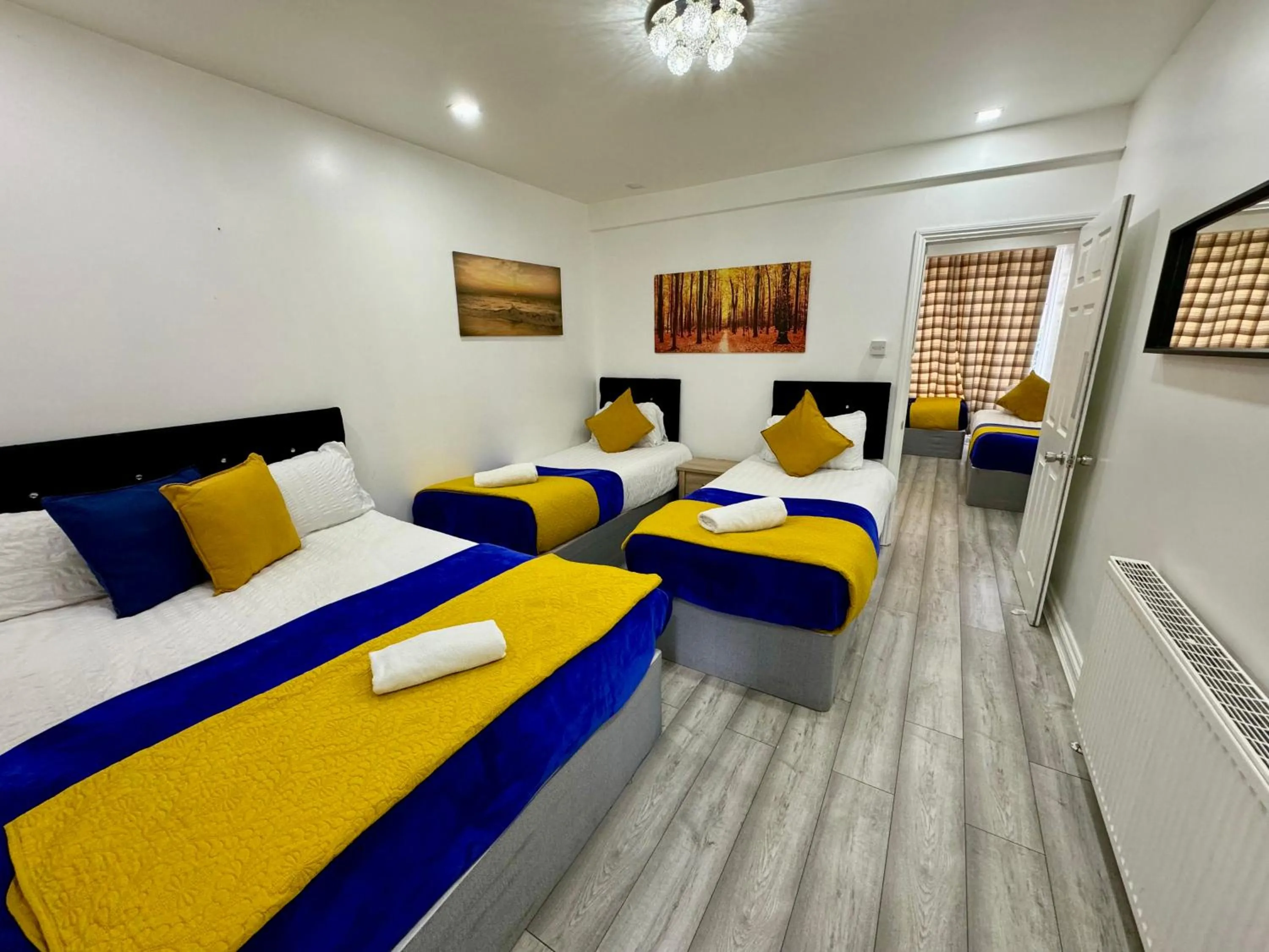 Bed in 2 Bedrooms Ground floor House, Kitchen, Reception and Private Garden, Parking