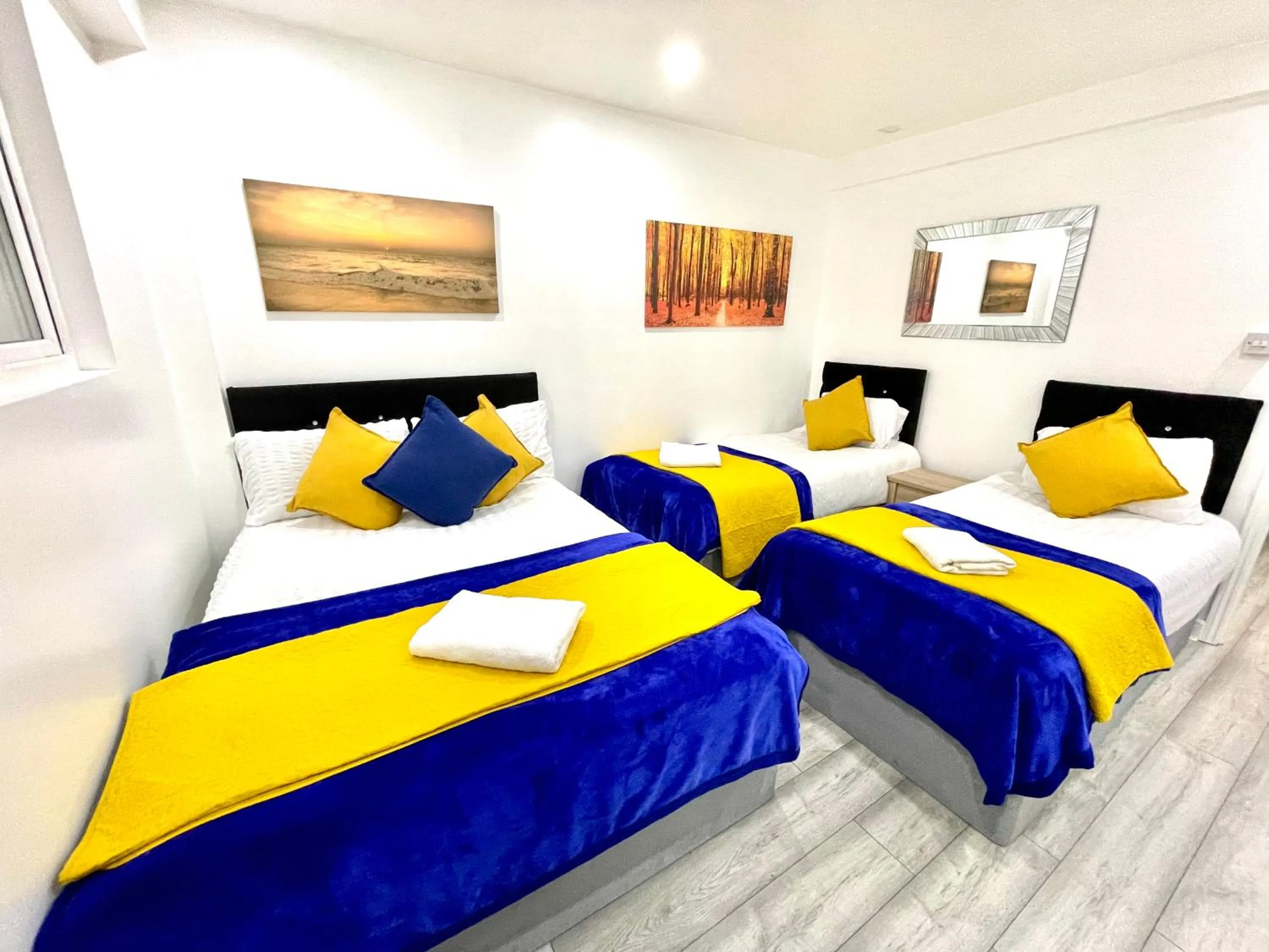 Bed in 2 Bedrooms Ground floor House, Kitchen, Reception and Private Garden, Parking