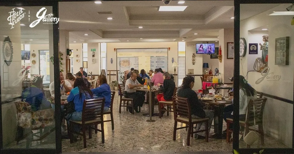 Restaurant/places to eat in HOTEL TRUEBA