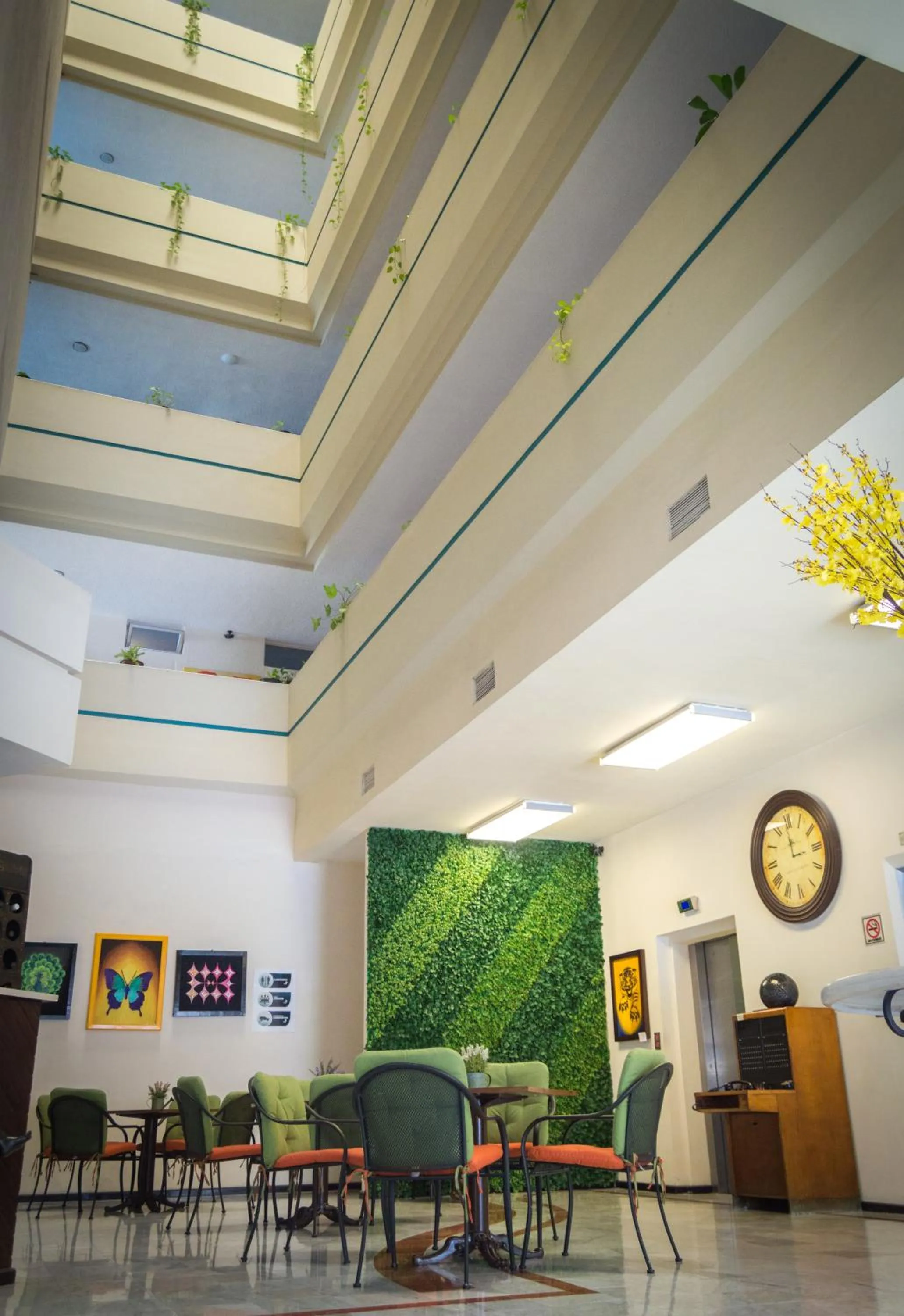 Restaurant/places to eat in HOTEL TRUEBA