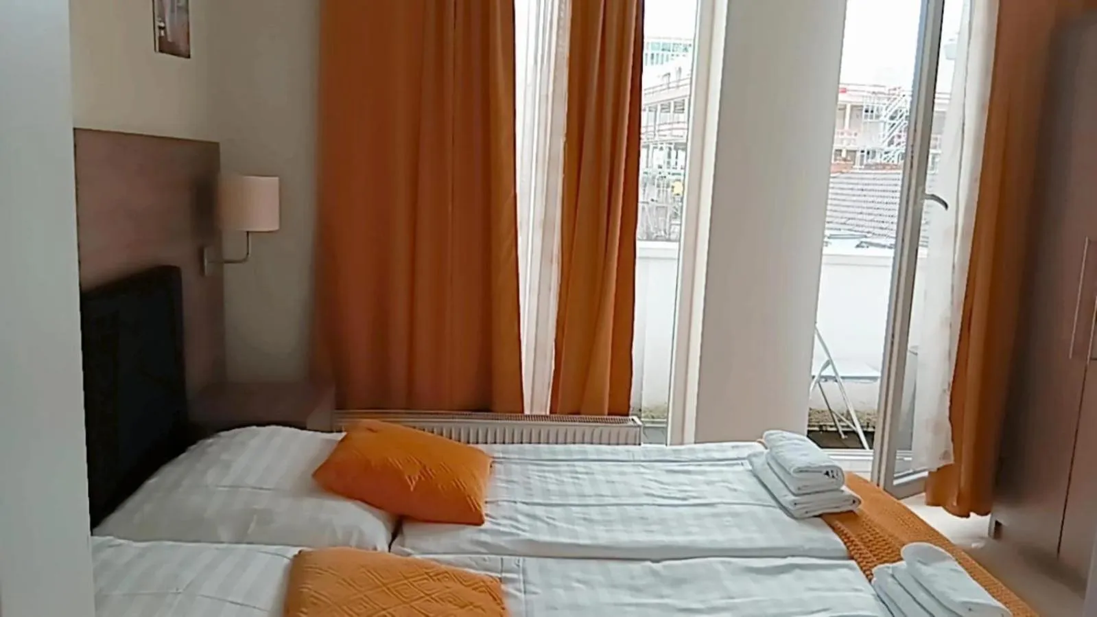 Bedroom, Bed in Hotel Cara Vita Cologne