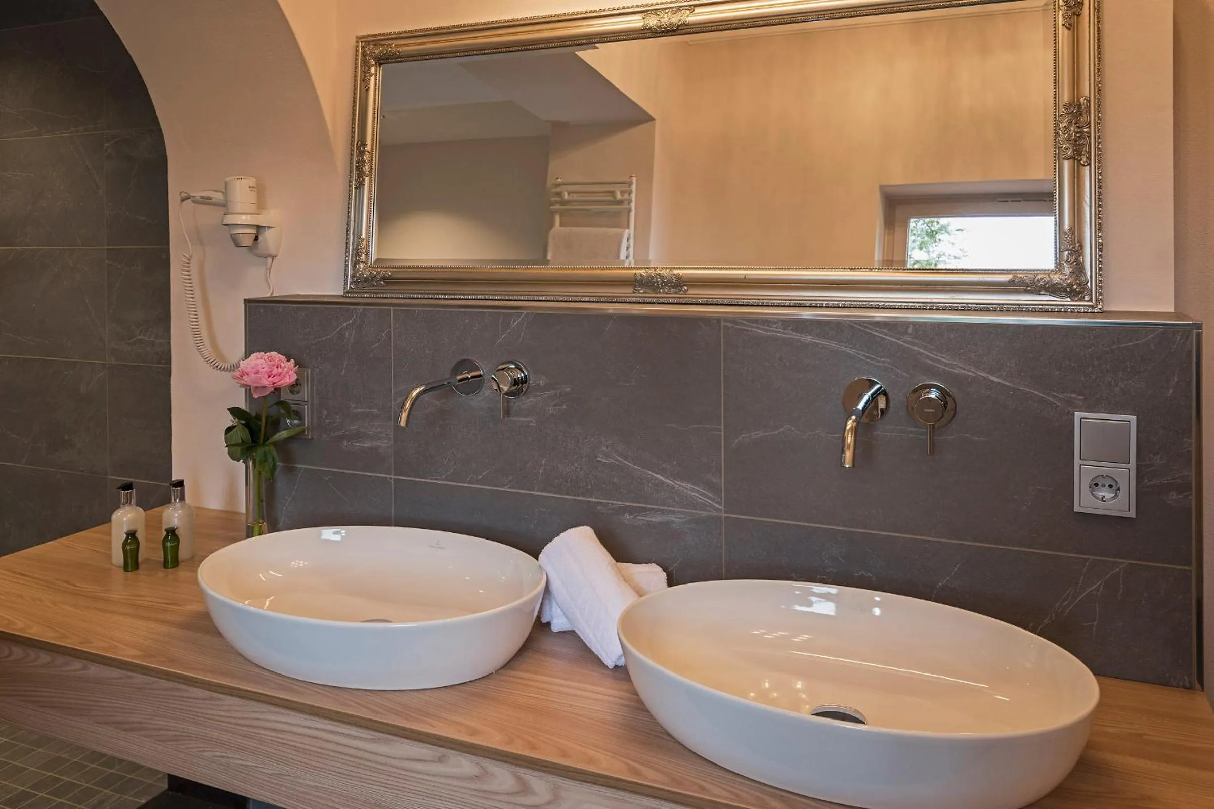 Bathroom in Villa Ludwig Suite Hotel