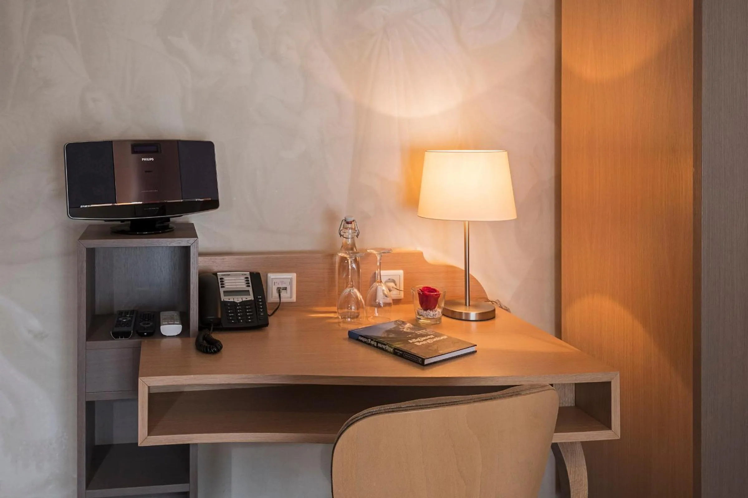 TV and multimedia in Villa Ludwig Suite Hotel