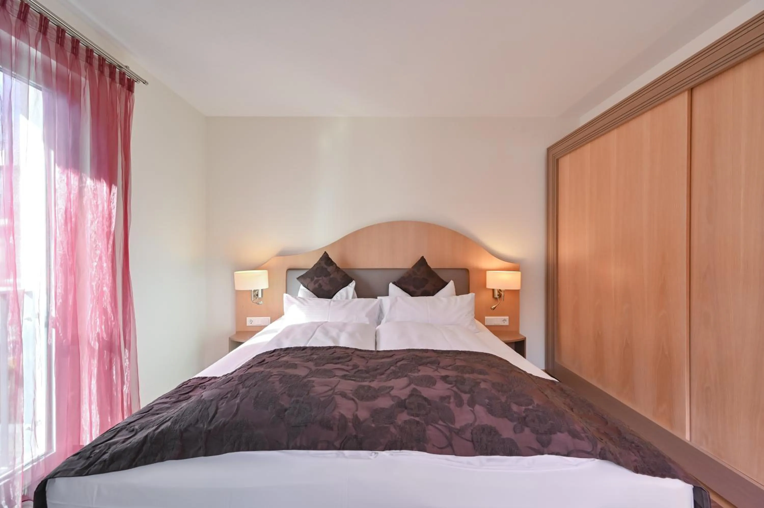 Bed in Villa Ludwig Suite Hotel