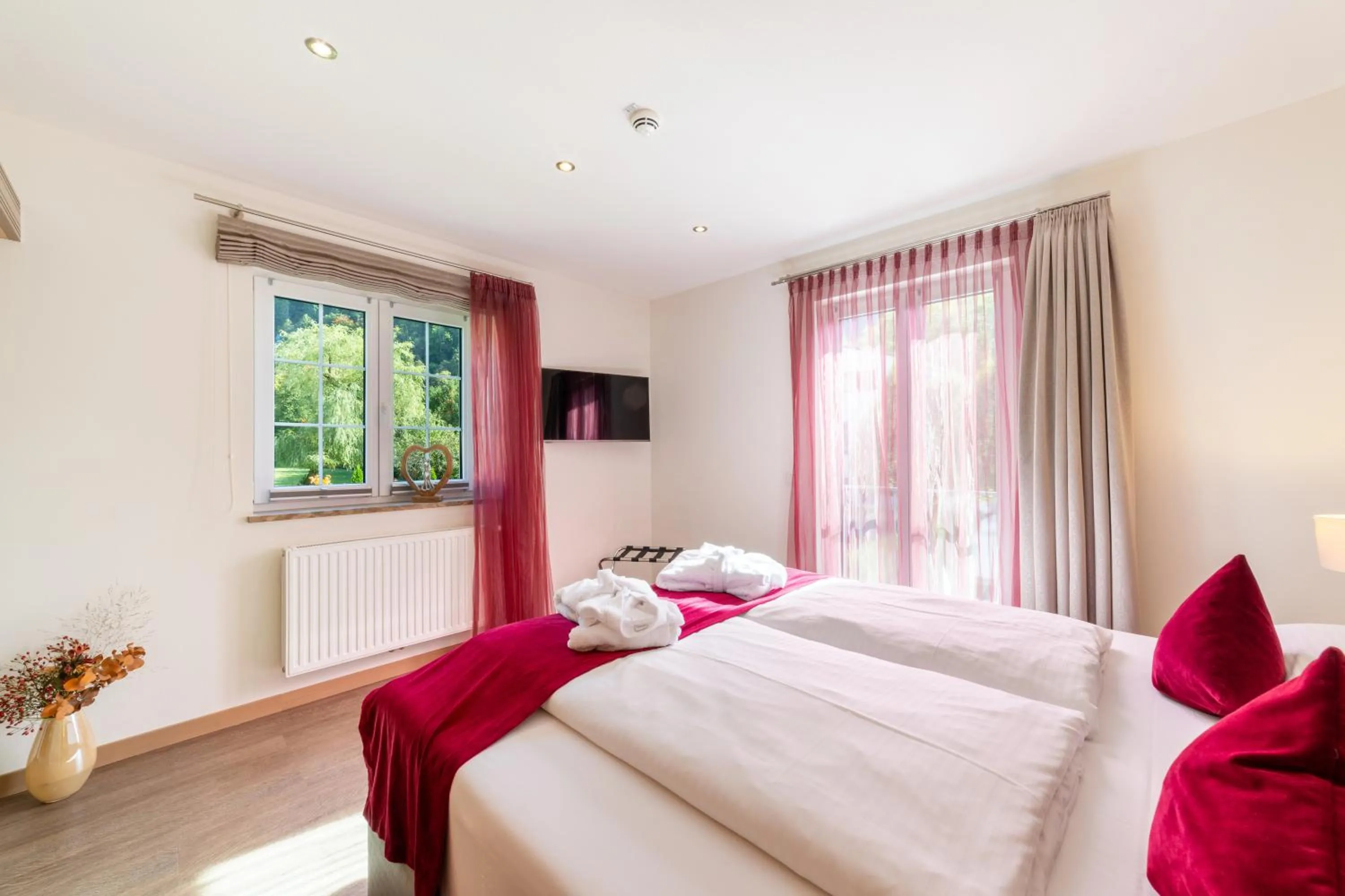 Bedroom, Bed in Villa Ludwig Suite Hotel