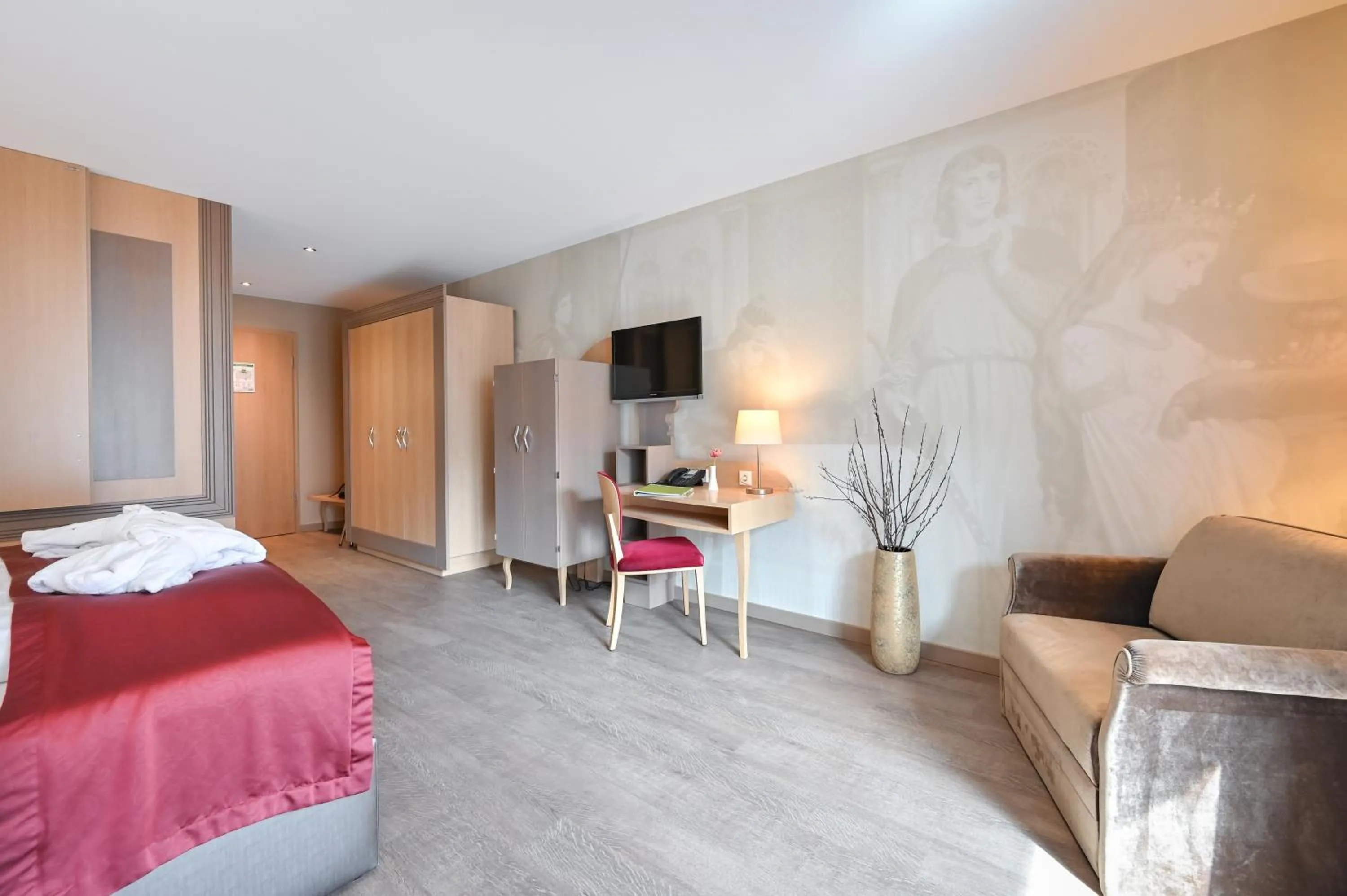 TV and multimedia, Bed in Villa Ludwig Suite Hotel