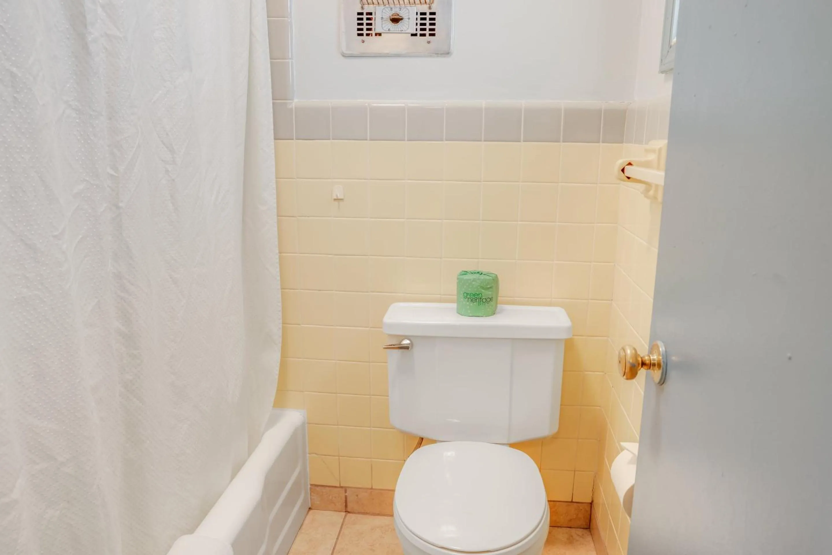 Bathroom in OYO Hotel Liberal, Kansas