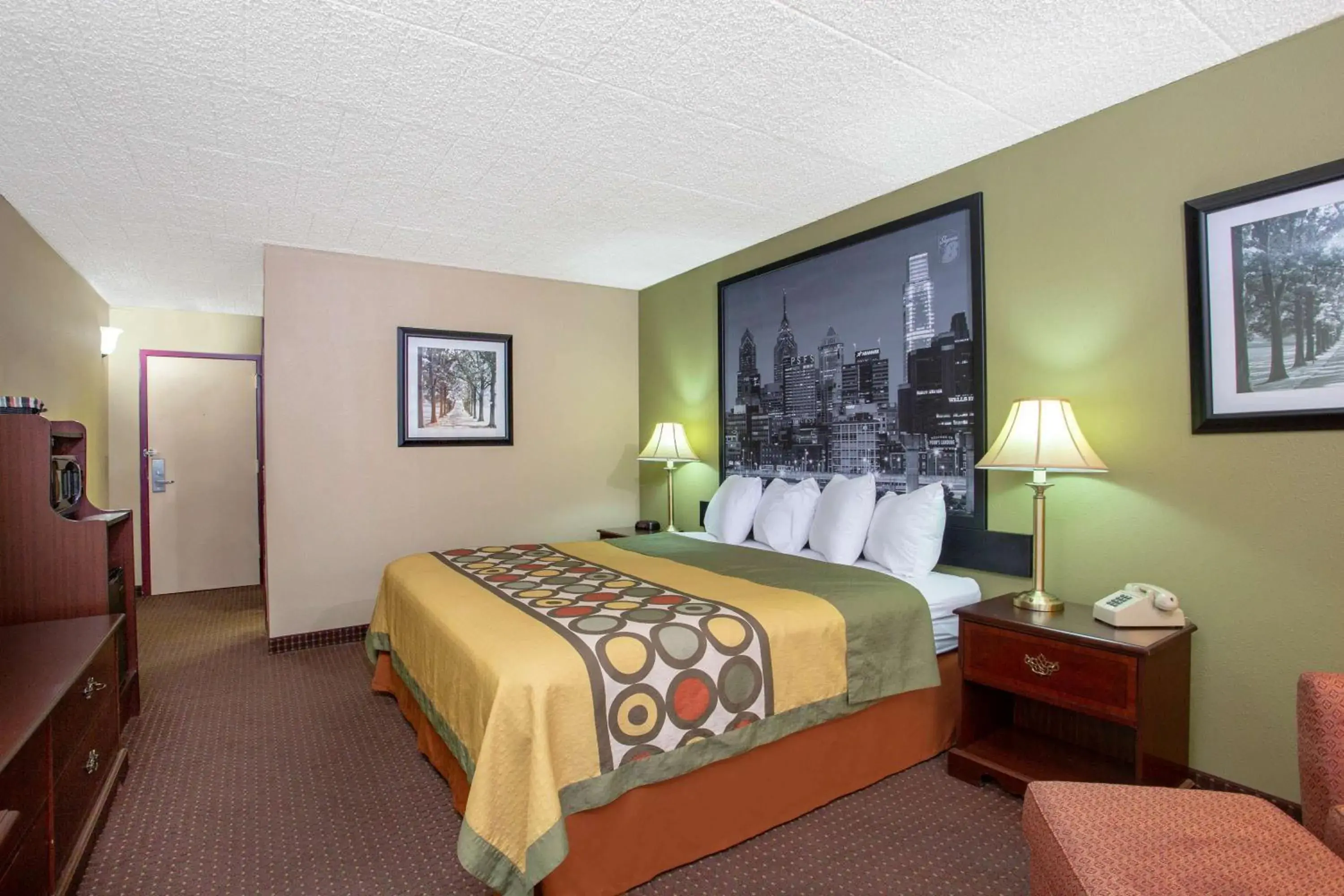Photo of the whole room, Bed in Super 8 by Wyndham Erie/I 90 Photo of the whole room, Bed in Super 8 by Wyndham Erie/I 90