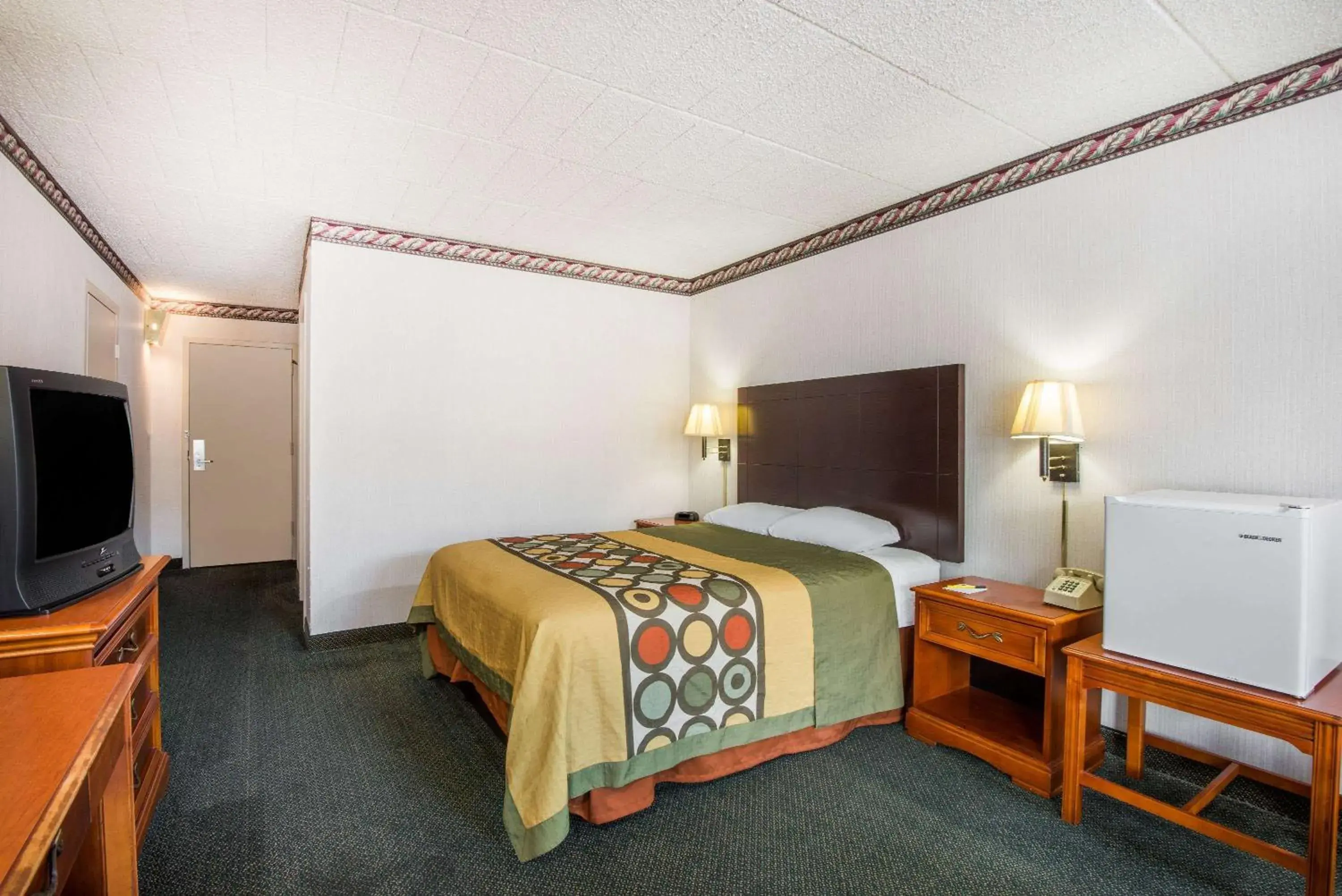 Photo of the whole room, Bed in Super 8 by Wyndham Erie/I 90 Photo of the whole room, Bed in Super 8 by Wyndham Erie/I 90