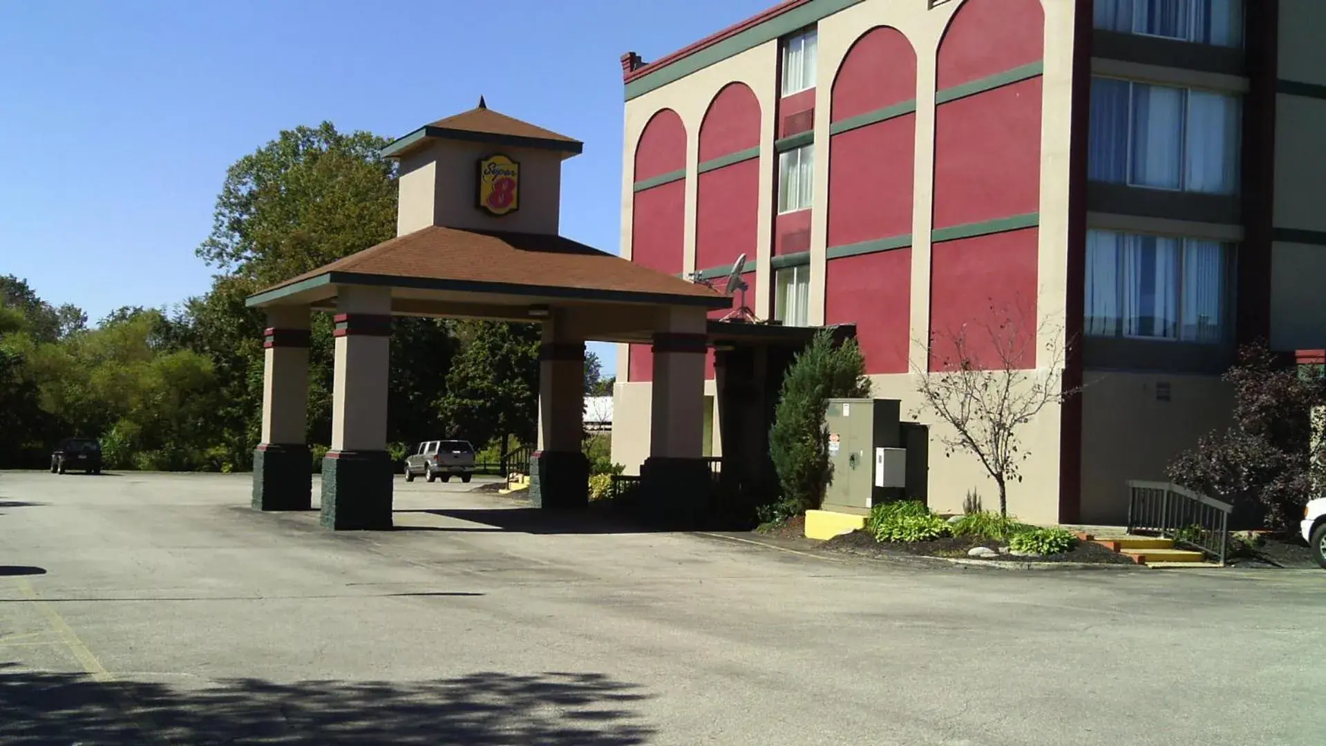 Property building in Super 8 by Wyndham Erie/I 90 Property building in Super 8 by Wyndham Erie/I 90