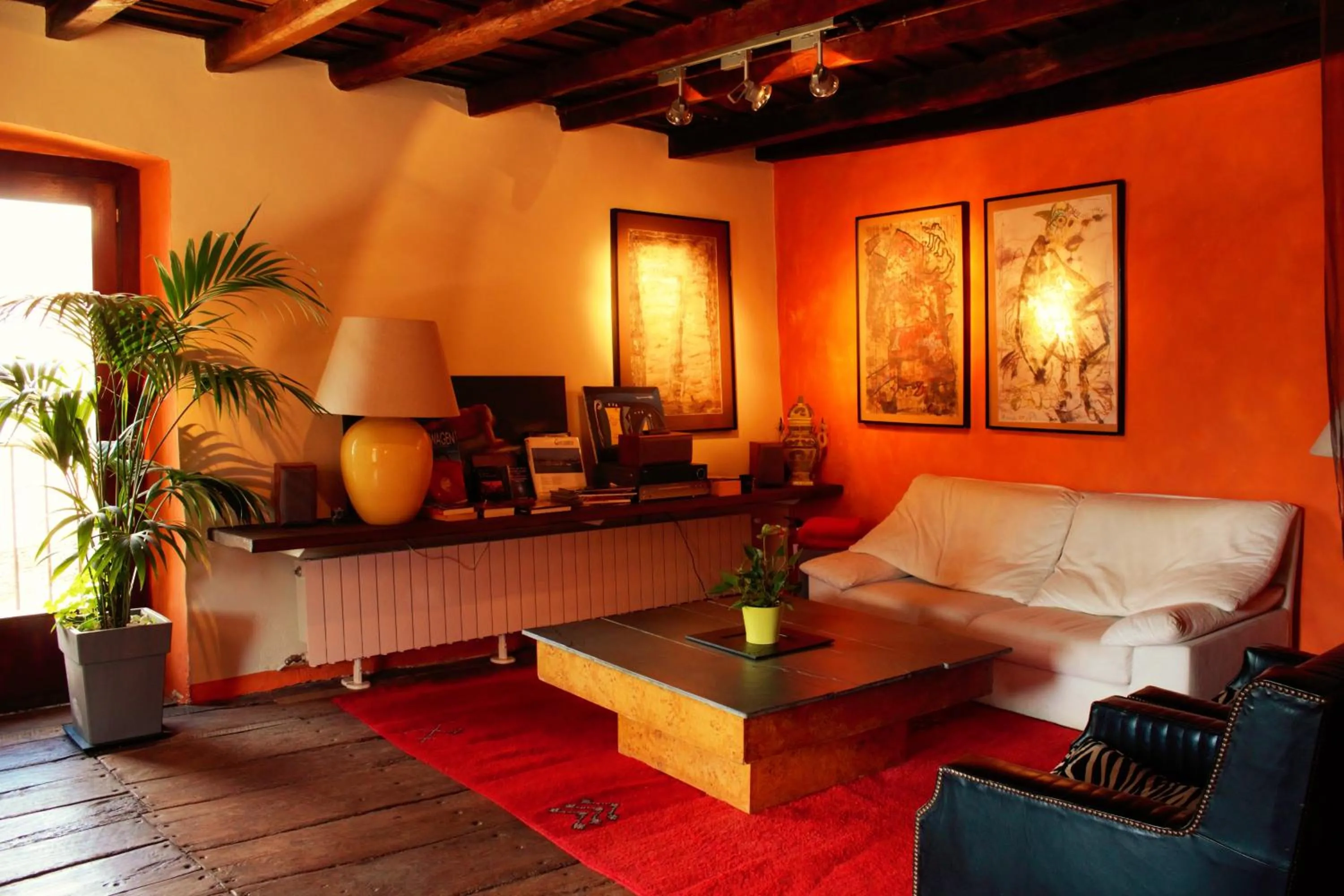 Communal lounge/ TV room in La Costa de Molló