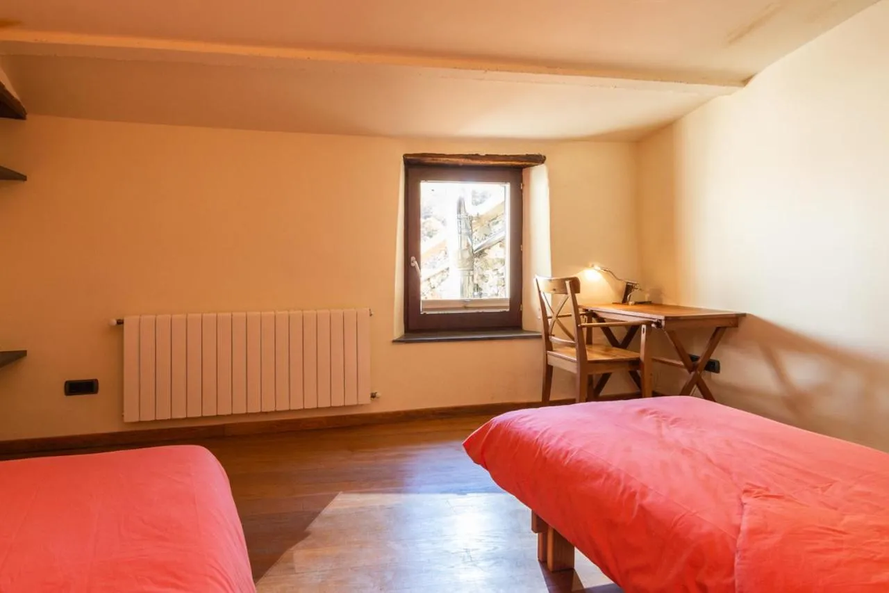 Photo of the whole room in La Costa de Molló