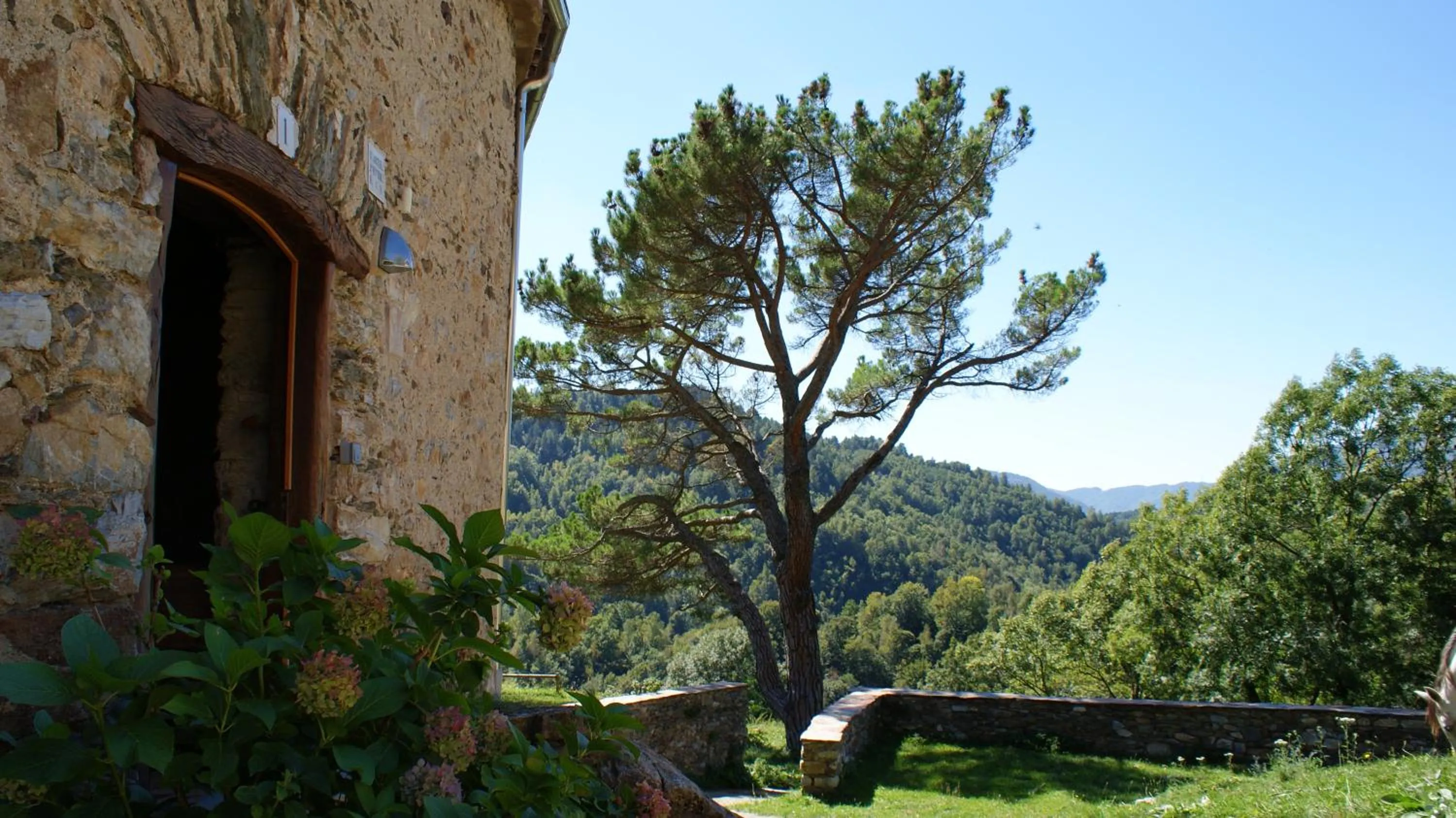 Facade/entrance in La Costa de Molló