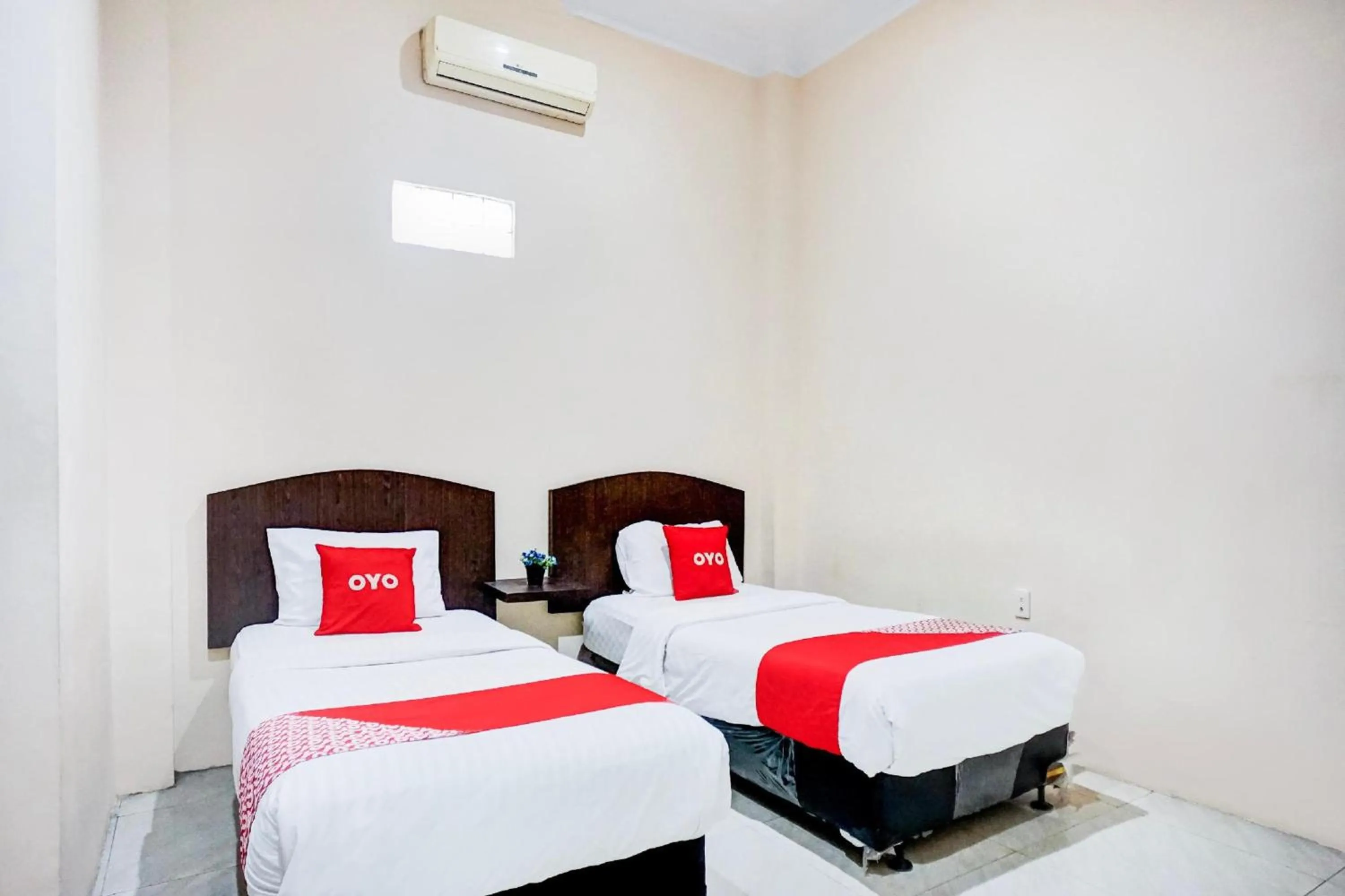 View (from property/room), Bed in RedDoorz At Ralica Grand Palladium Medan