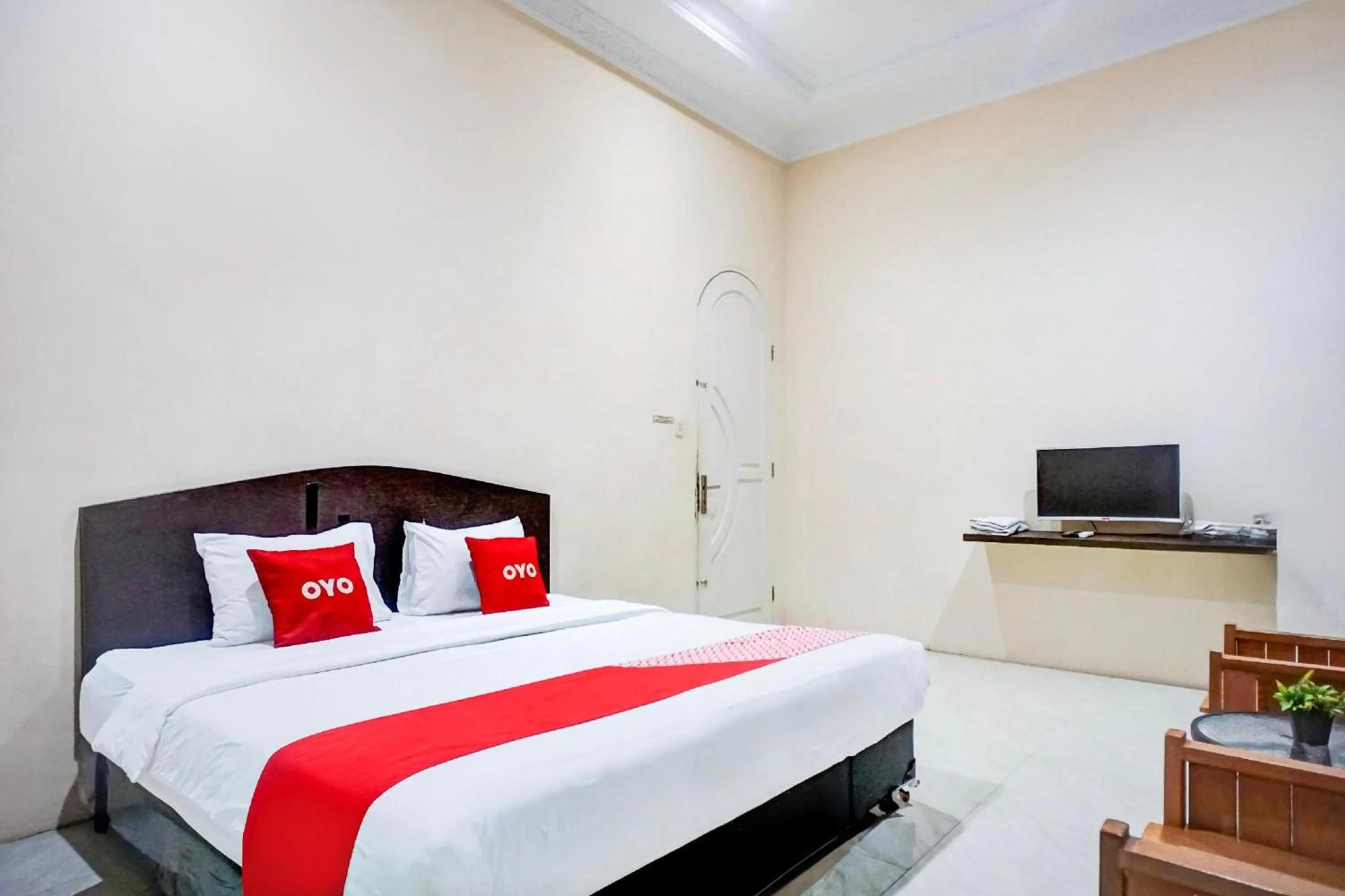 TV and multimedia, Bed in RedDoorz At Ralica Grand Palladium Medan