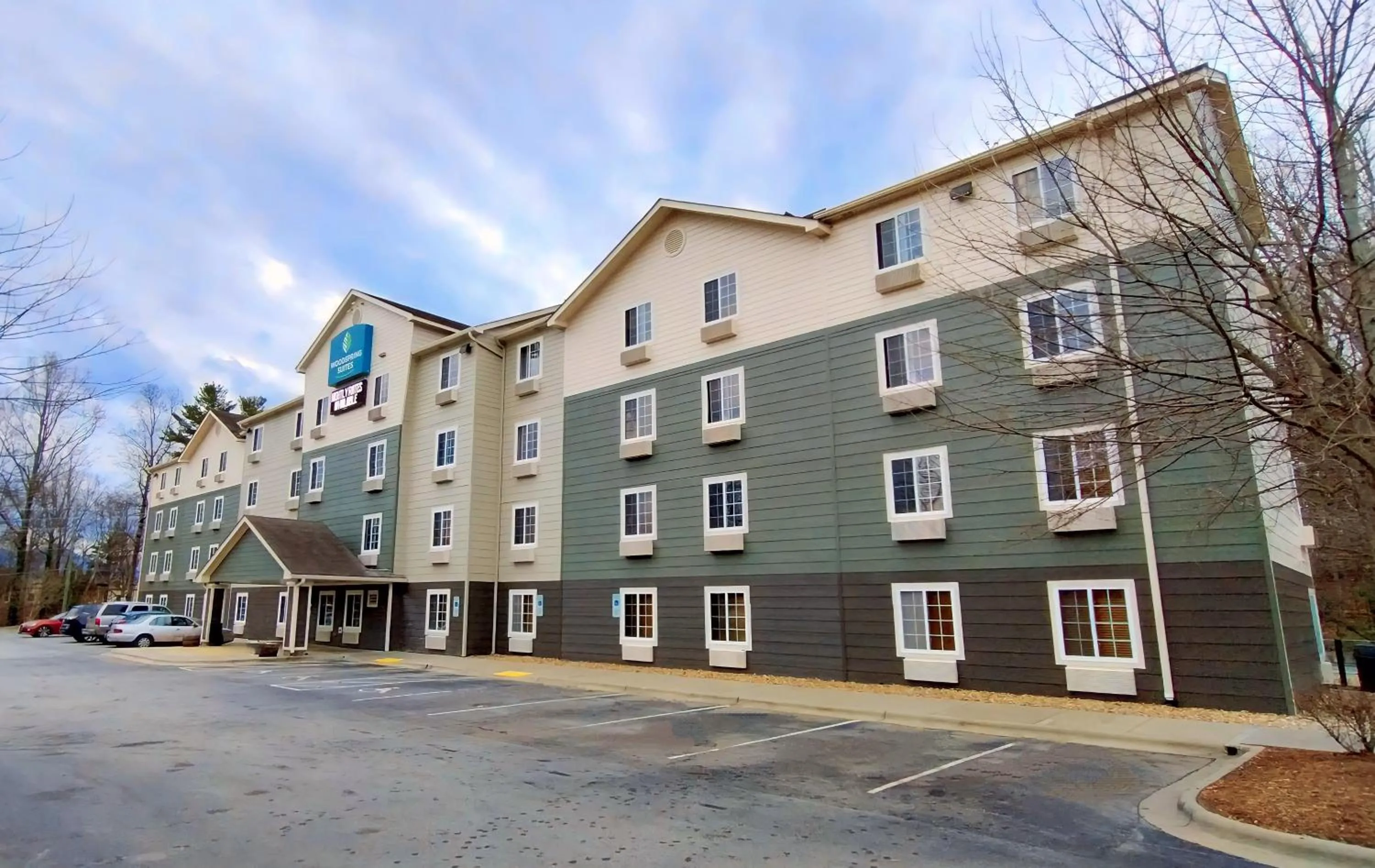 Property building in WoodSpring Suites Asheville - Biltmore West