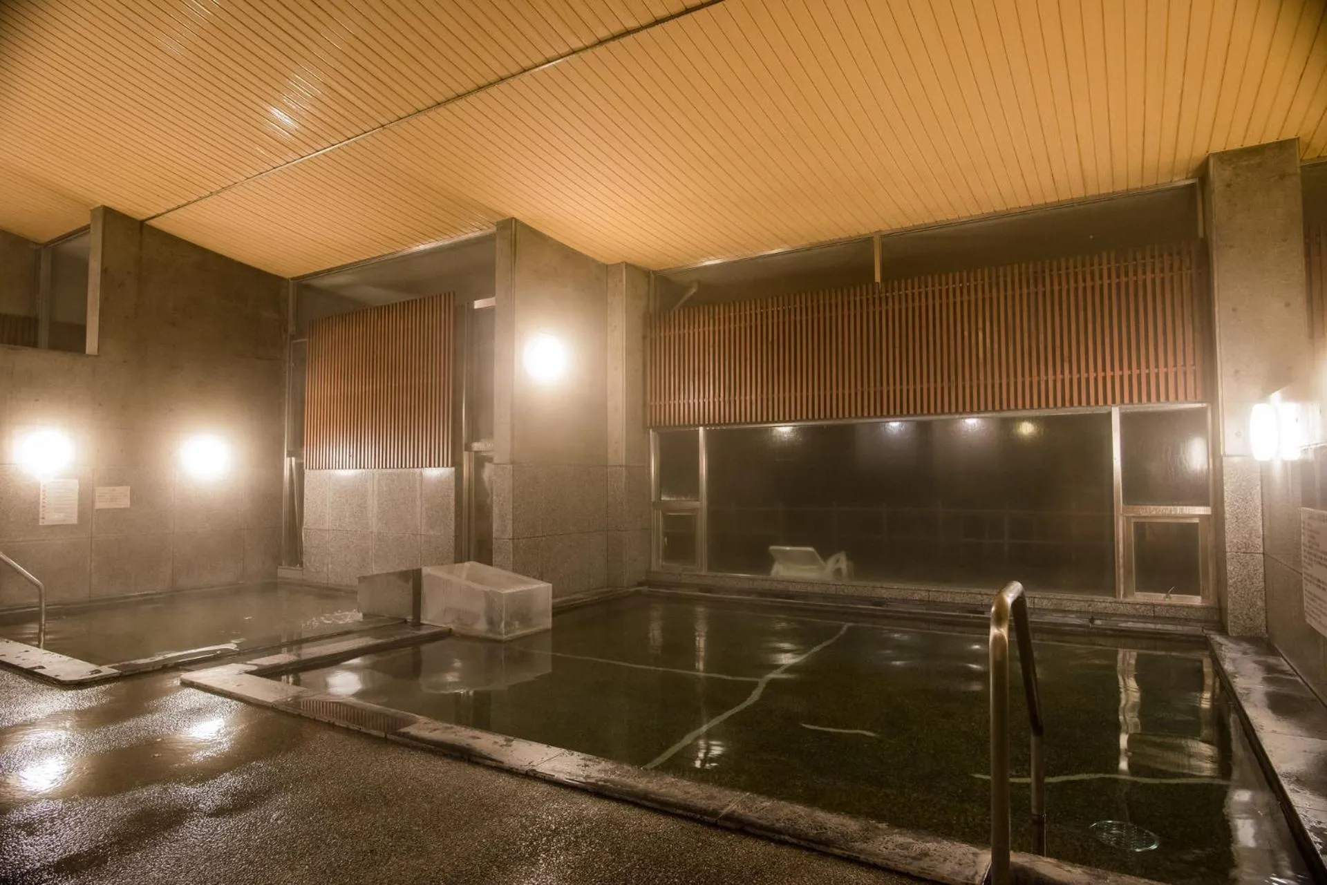 Hot Spring Bath in Shimantonoyado