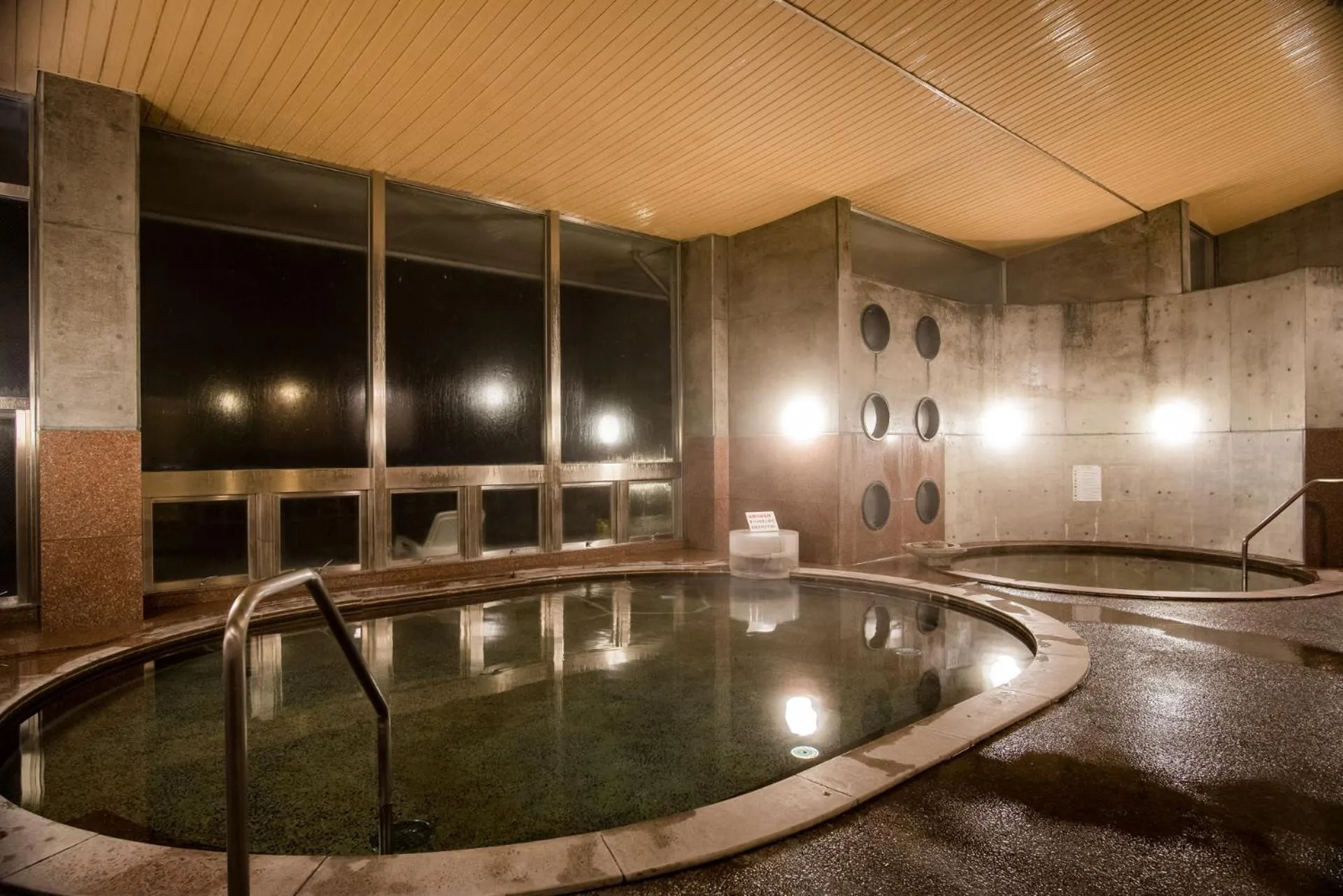 Hot Spring Bath in Shimantonoyado