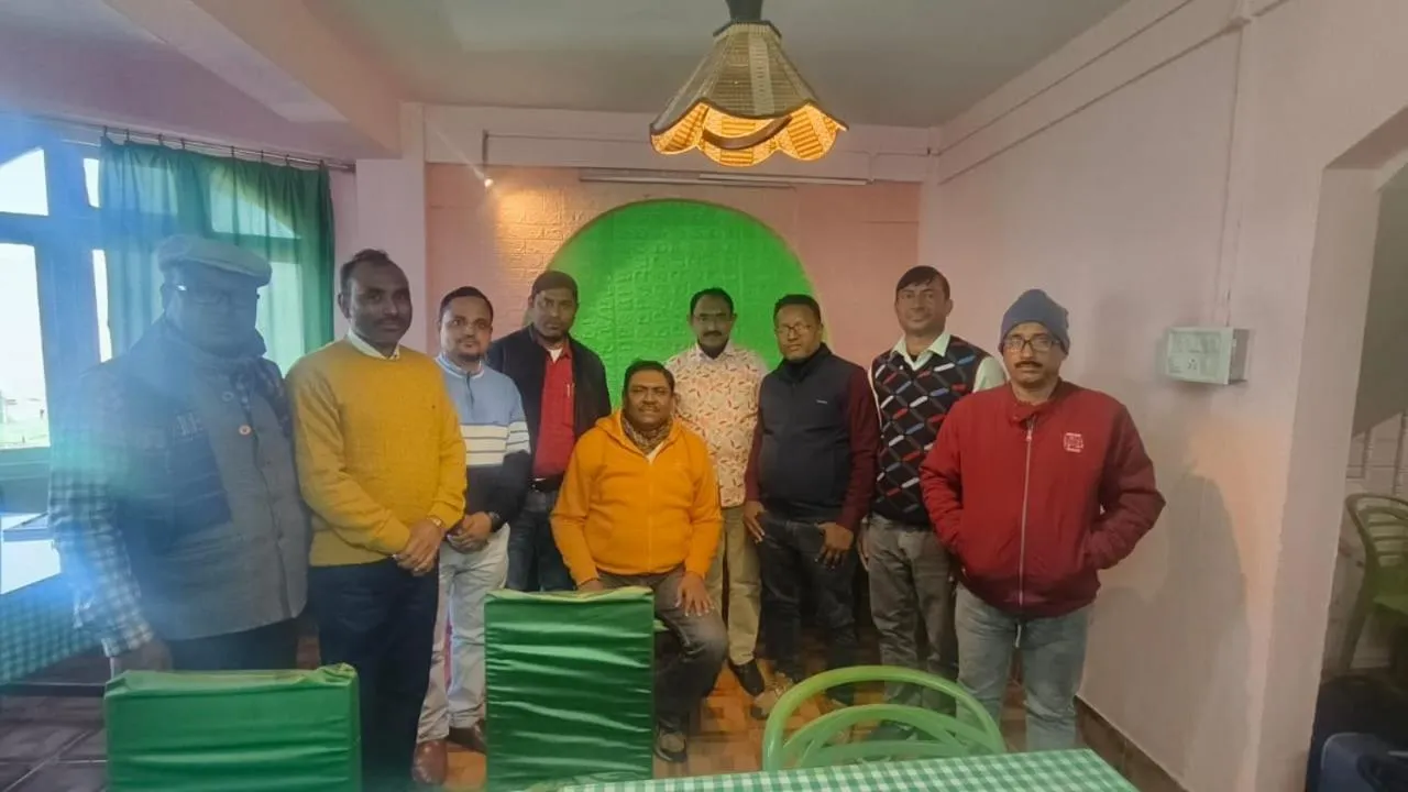 People in Hotel Paradiso