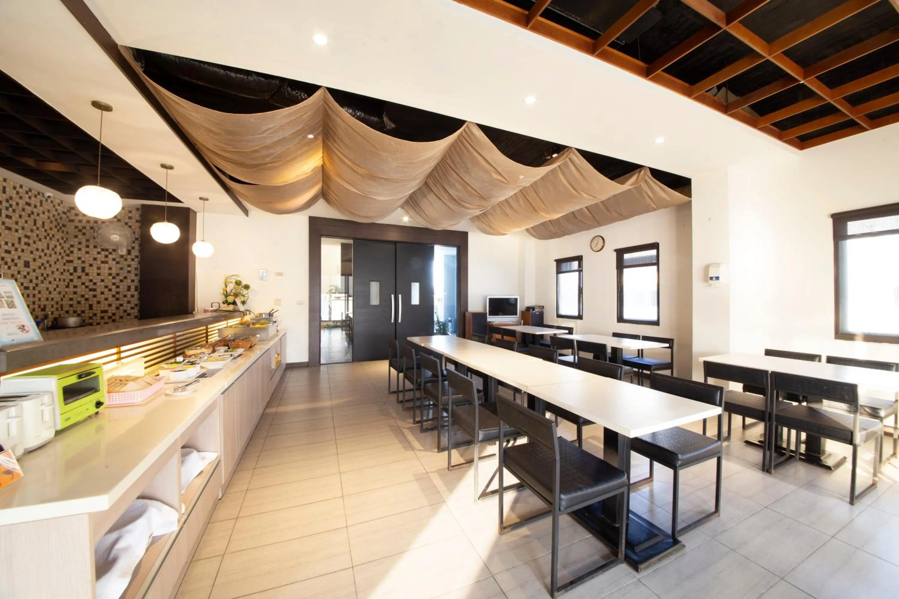 Restaurant/places to eat in LI-GIN Motel