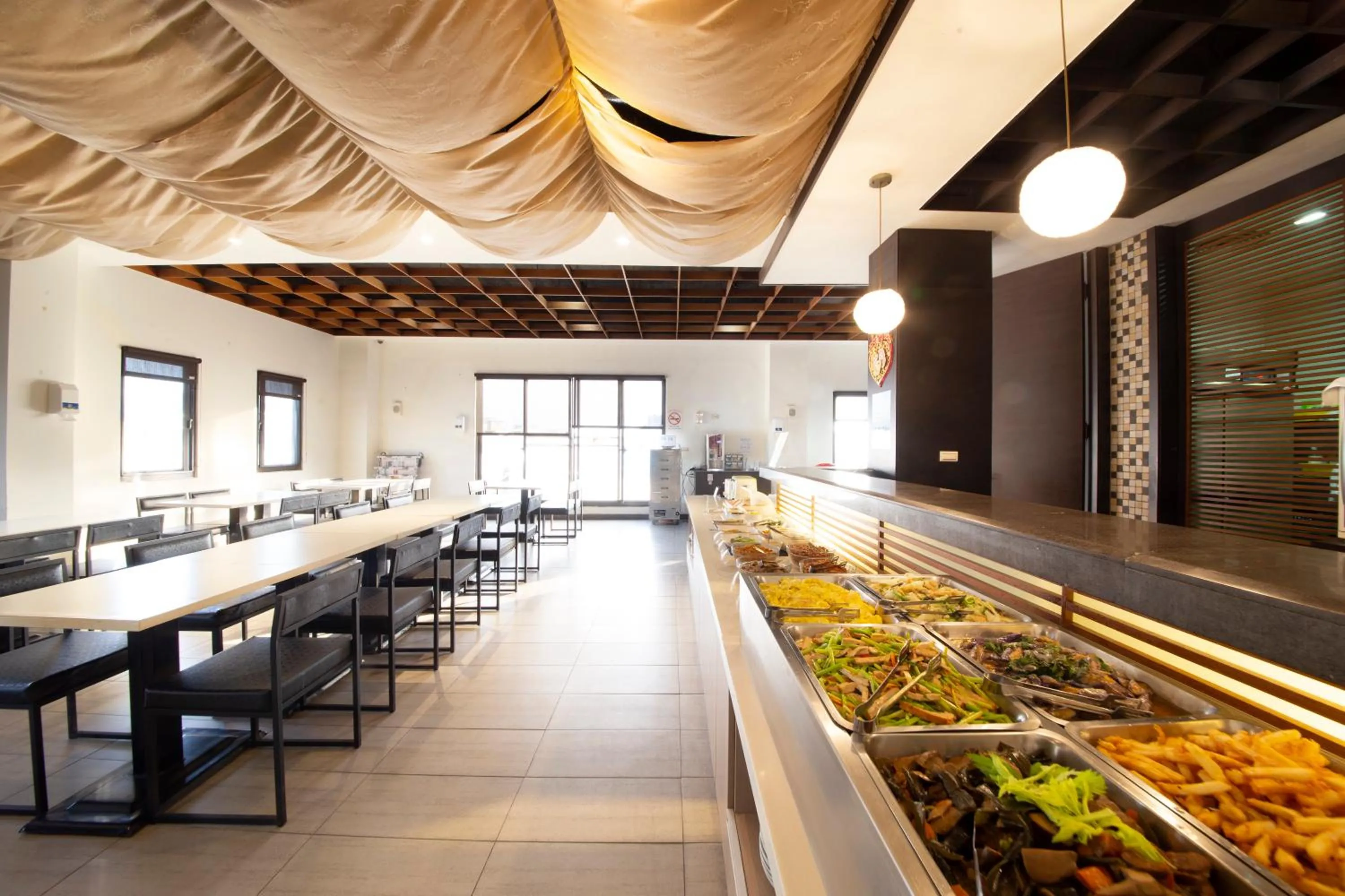 Restaurant/places to eat in LI-GIN Motel