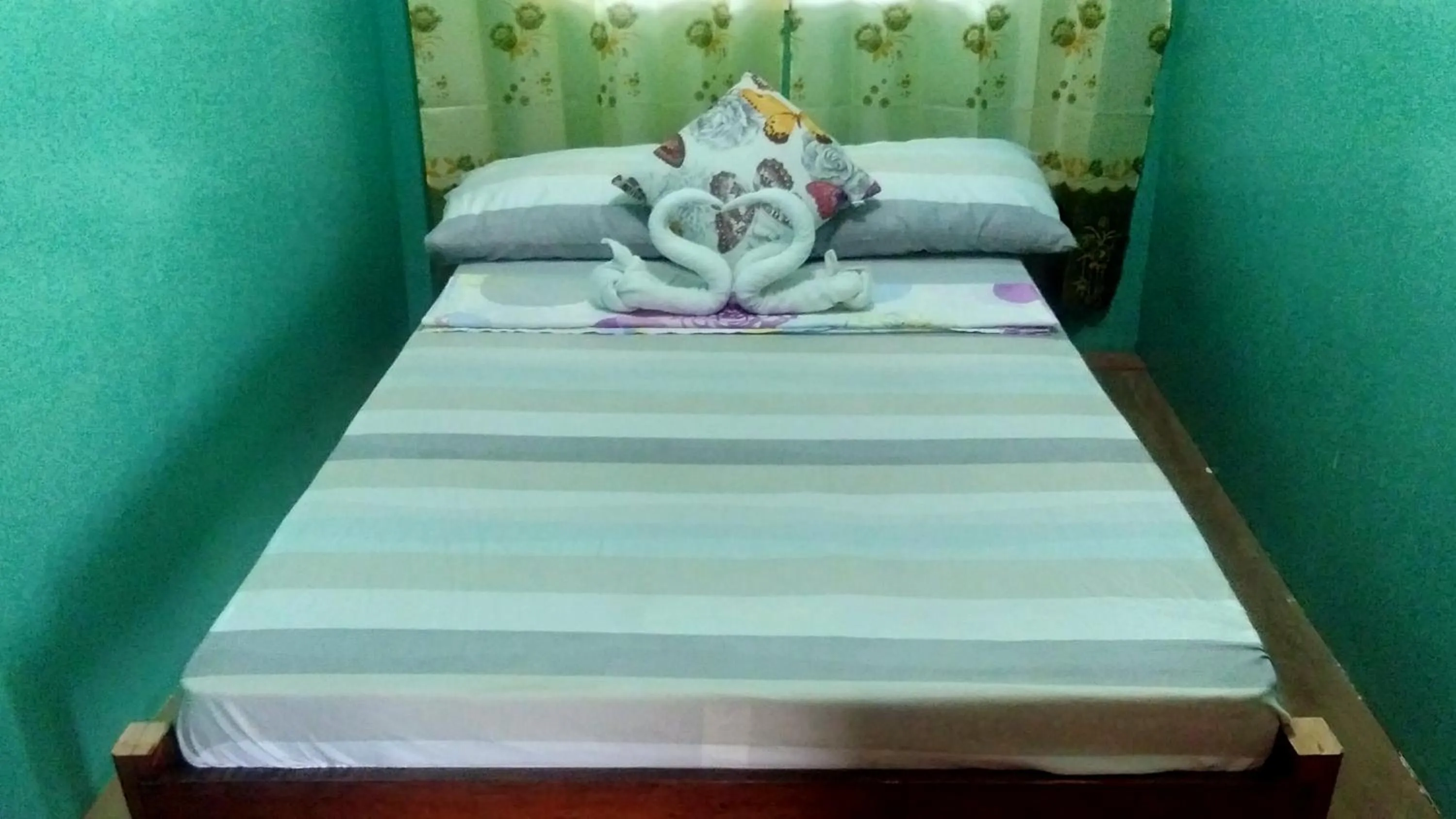 Bed in Acuario Beach Inn