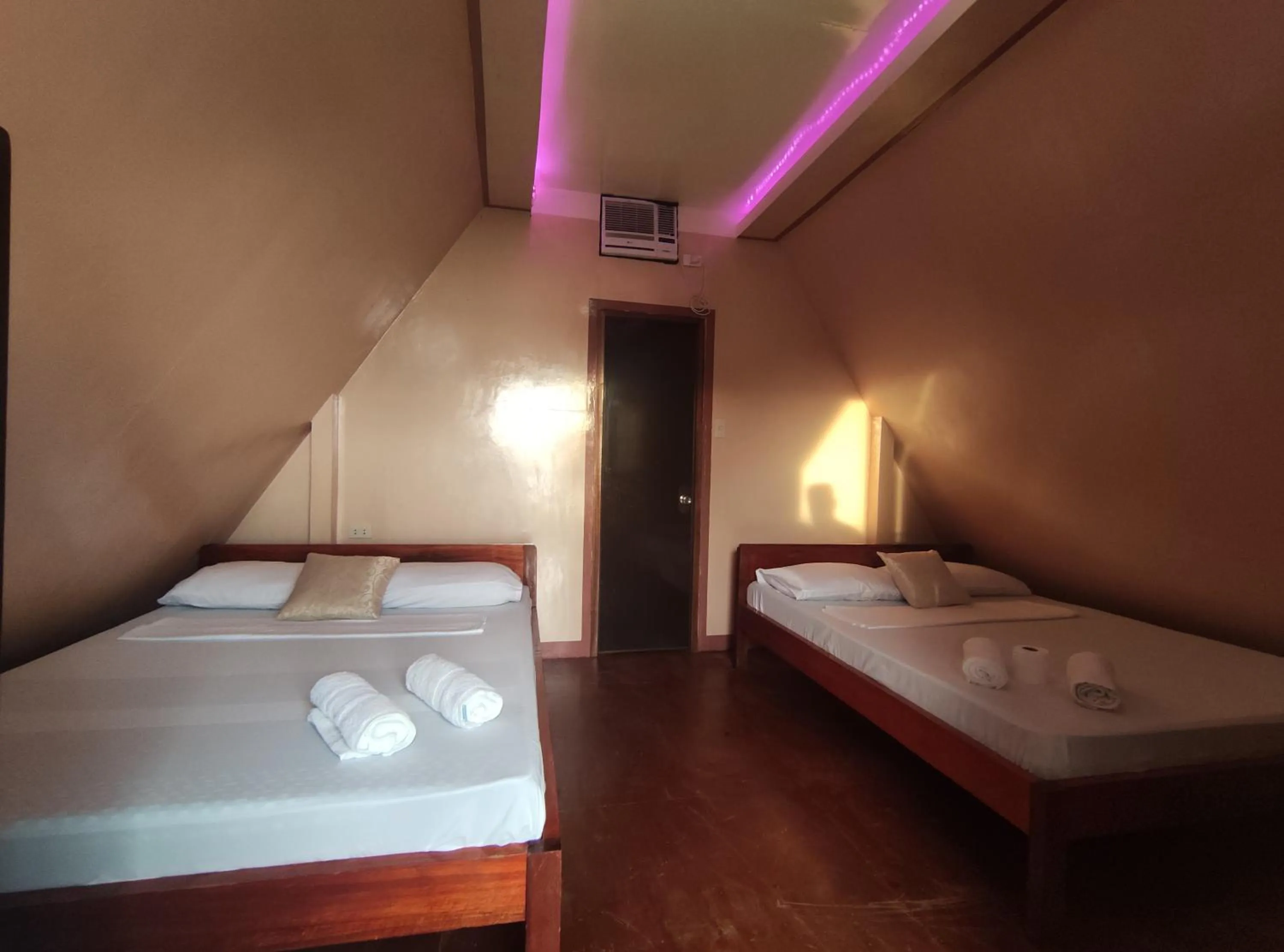 Bed in Acuario Beach Inn