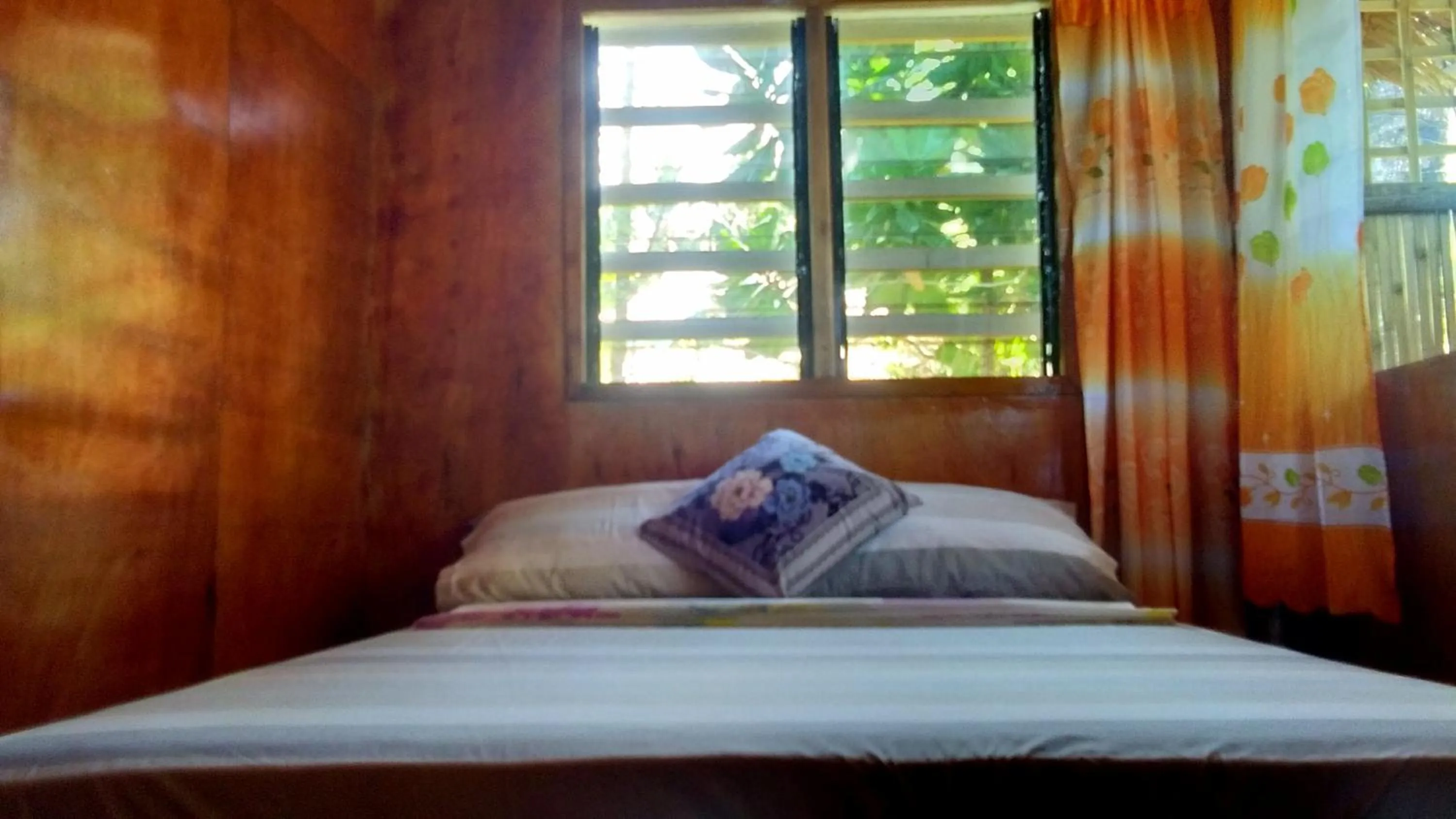 Bed in Acuario Beach Inn