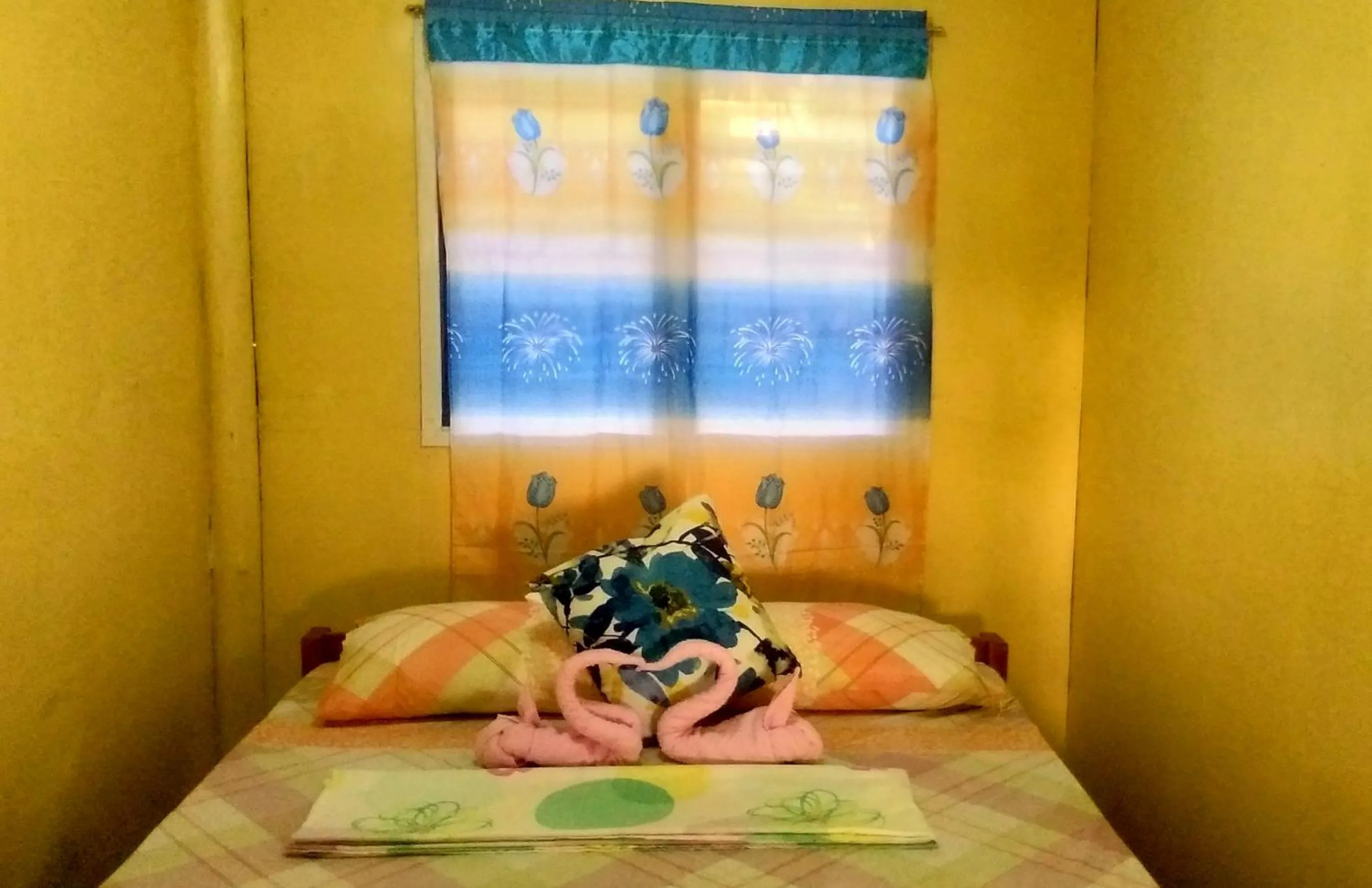 Bed in Acuario Beach Inn